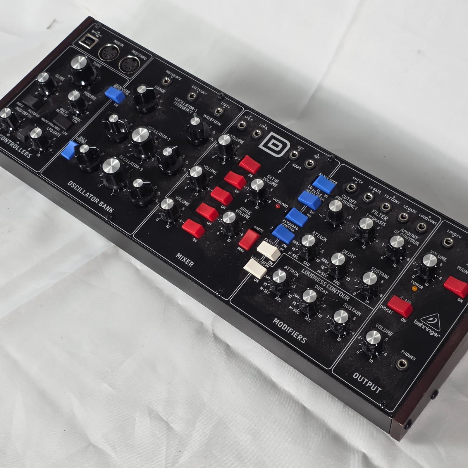 Behringer Model D Analog Desktop Synthesizer - 3-Oscillator Monophonic Synth - Thumbnail 2