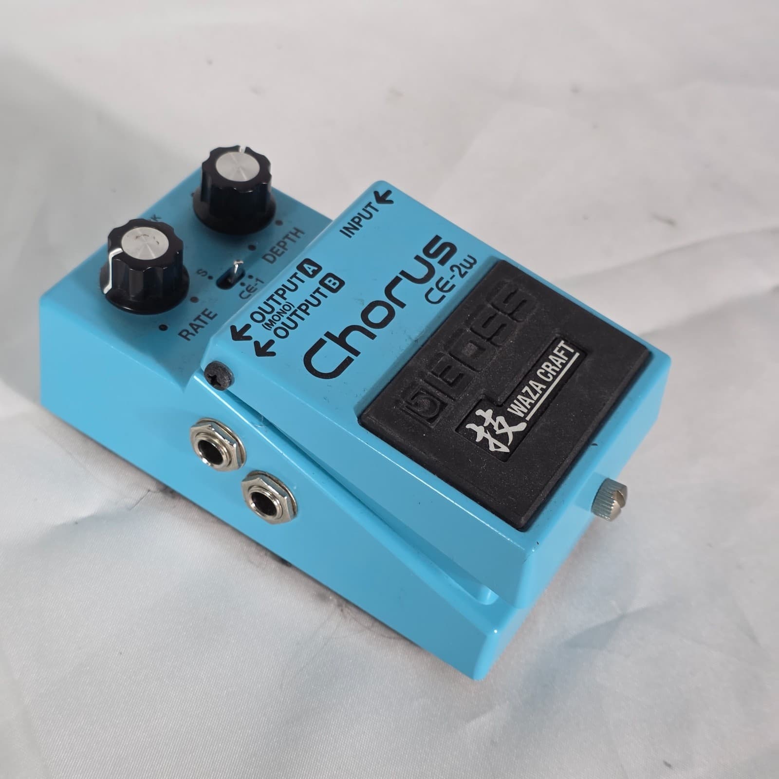 Boss CE-2W Premium Chorus Waza Craft Guitar Effects Pedal - Analog Circuitry - Thumbnail 2