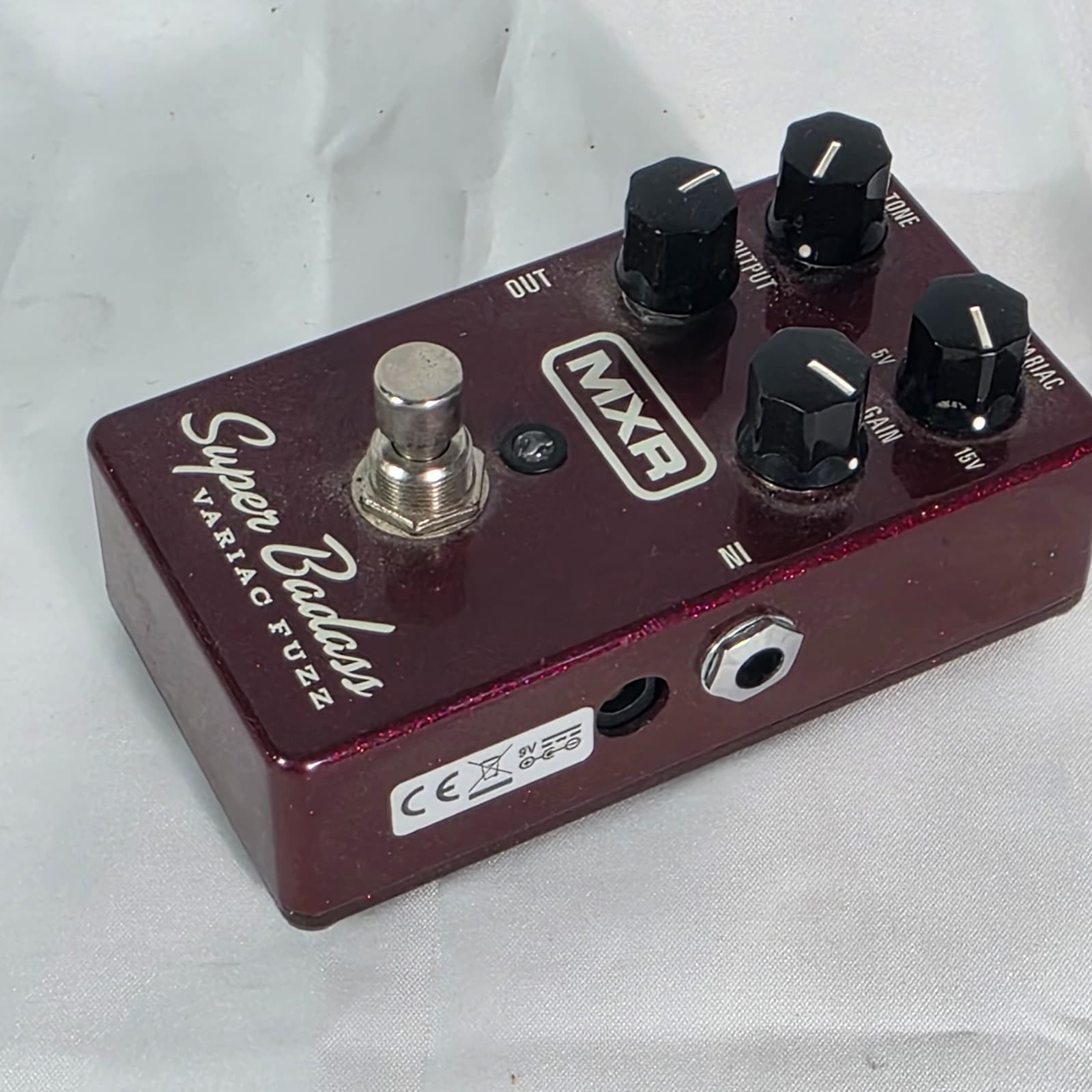 MXR M236 Super Badass Variac Fuzz Guitar Effects Pedal - 5V–15V Sparkle Purple - Thumbnail 3