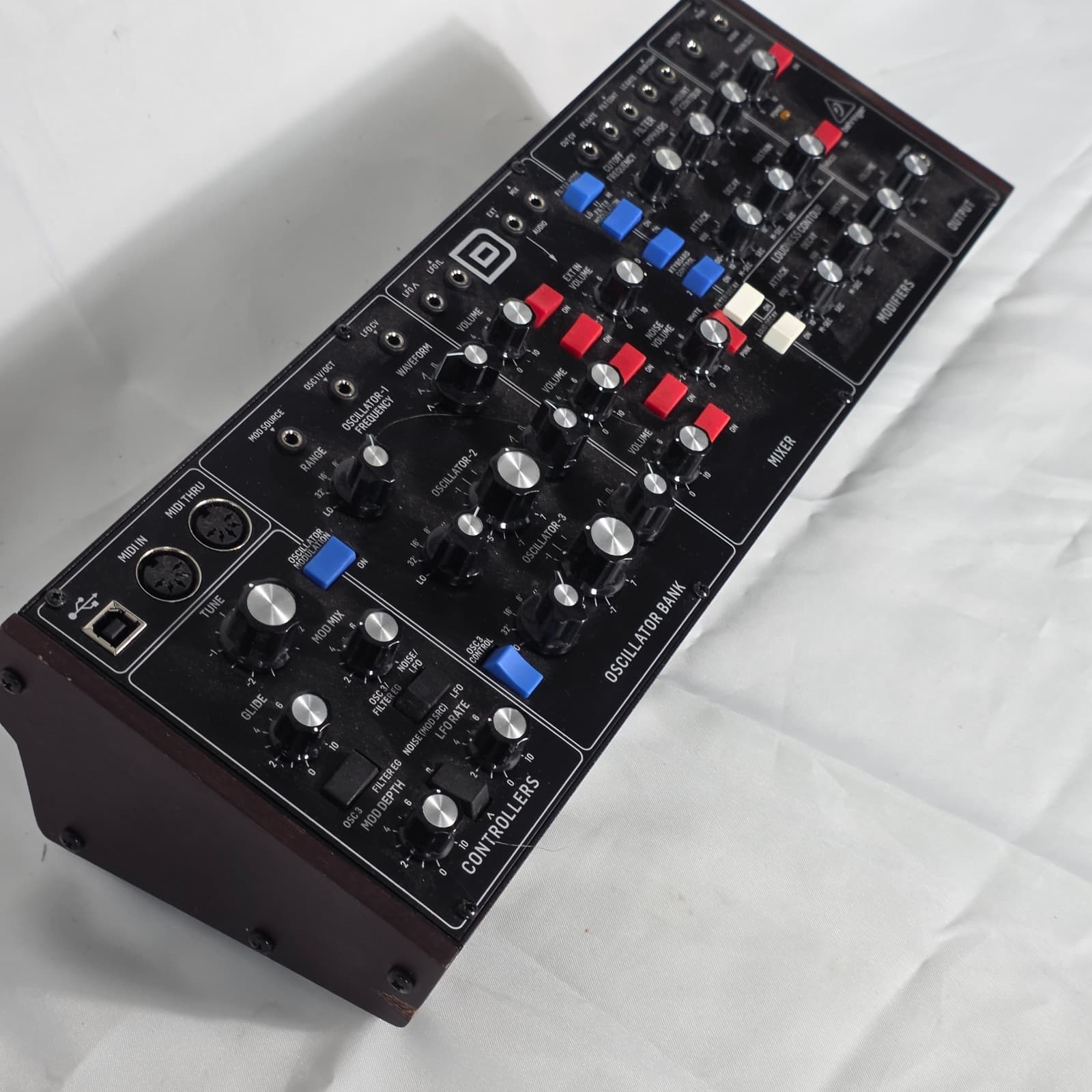 Behringer Model D Analog Desktop Synthesizer - 3-Oscillator Monophonic Synth - Thumbnail 4