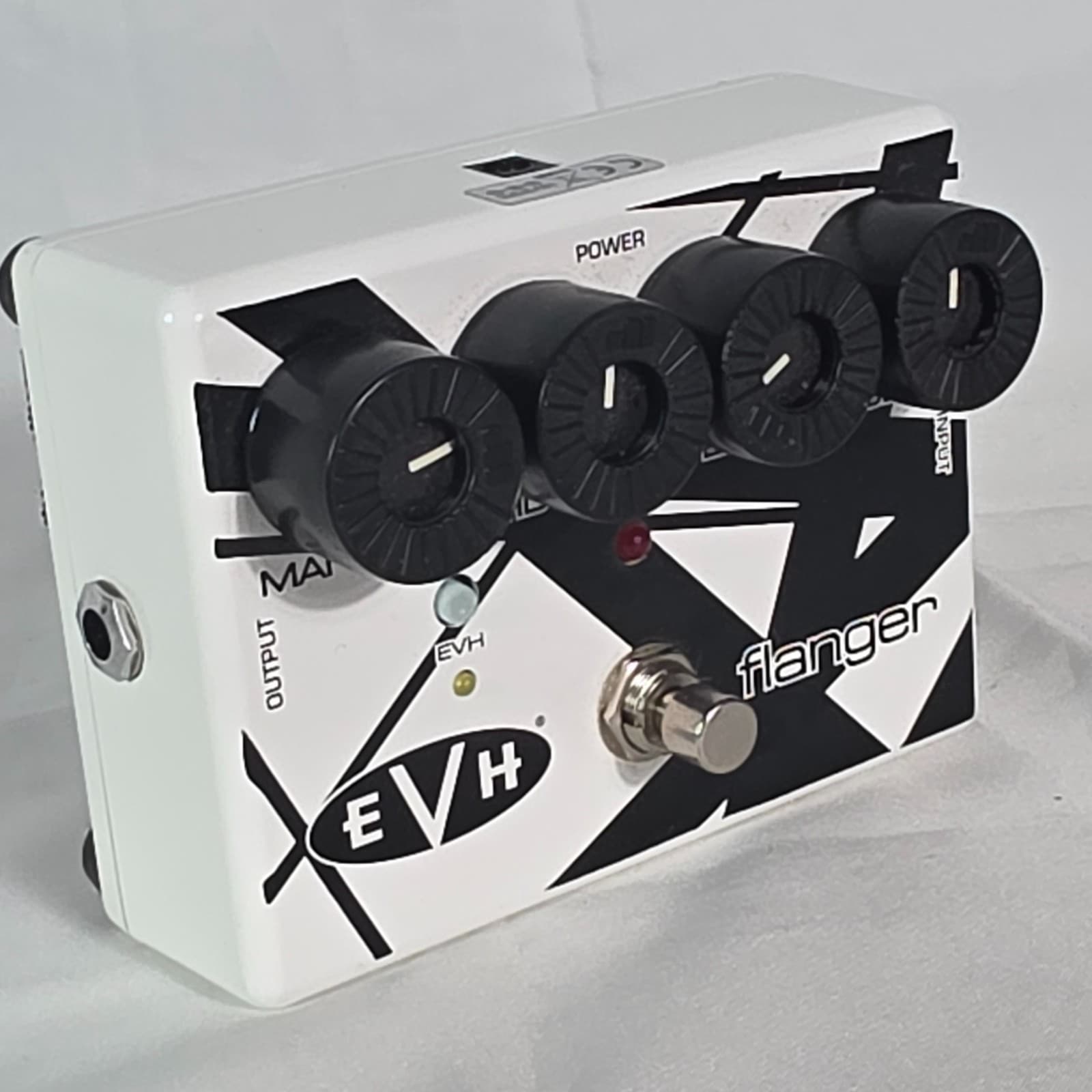 MXR EVH-117 Eddie Van Halen Signature Flanger Guitar Effects Pedal - White Black - Thumbnail 2