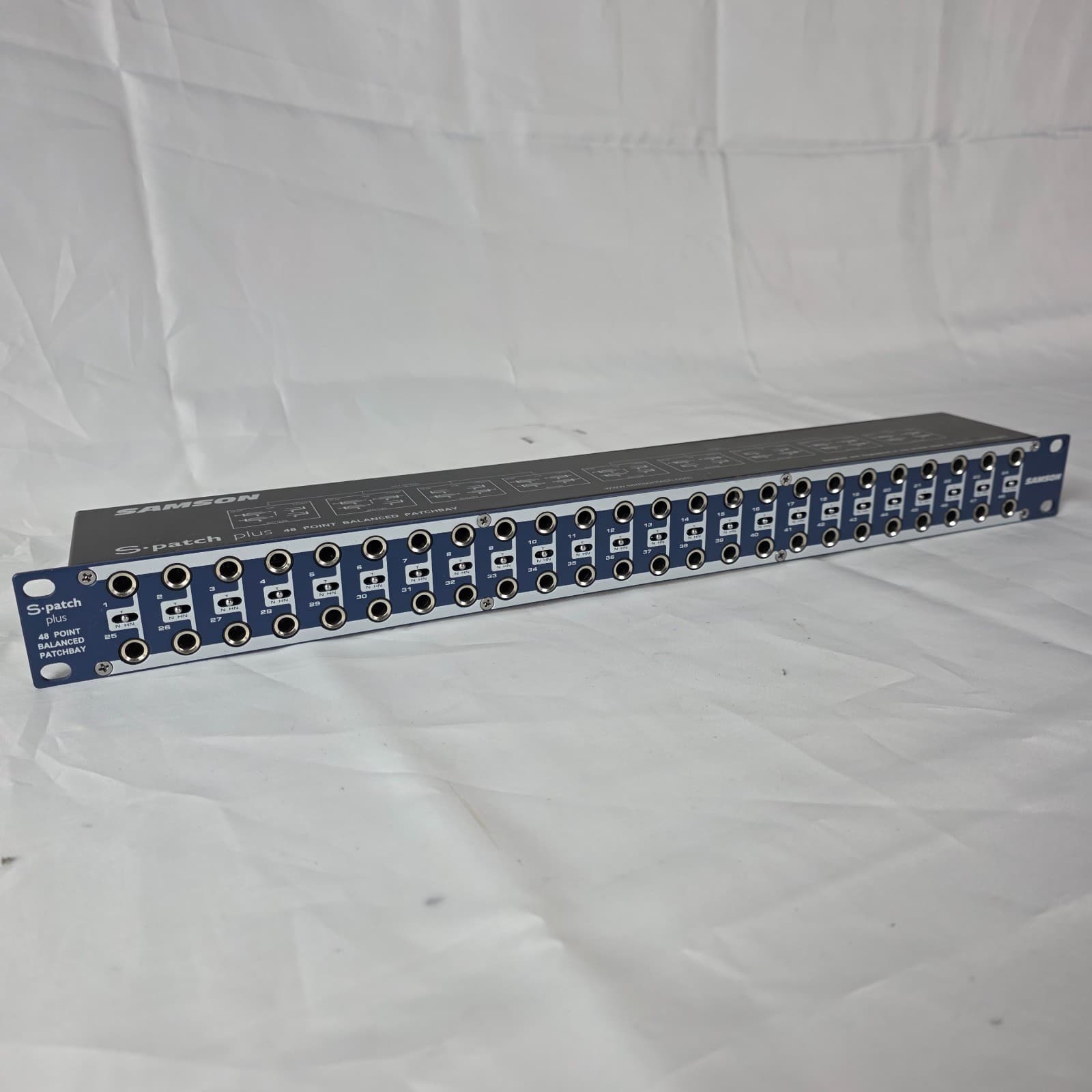 Samson S-Patch Plus 48-Point Balanced Audio Patch Bay with 1/4 Inch Phone Jacks - Thumbnail 4