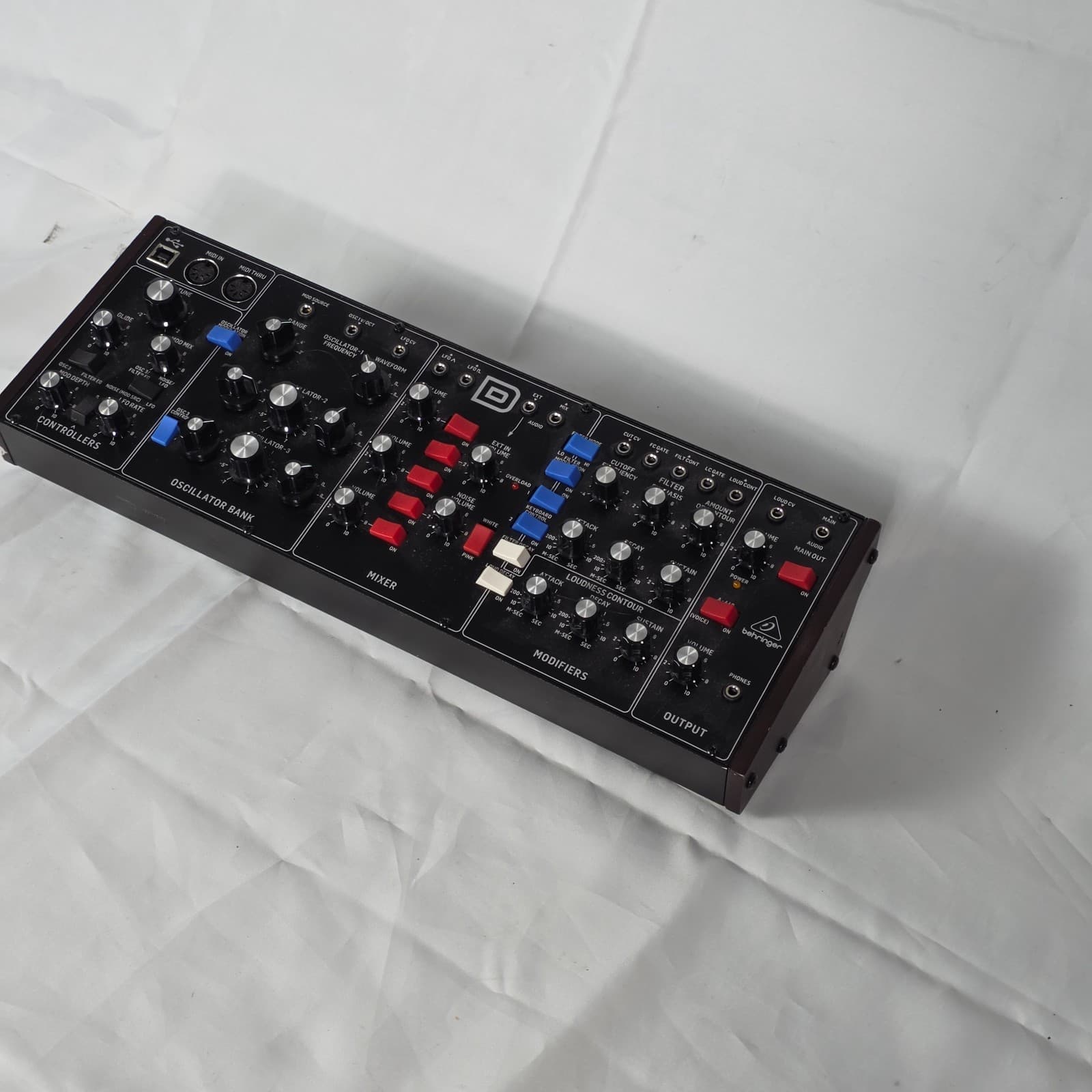 Behringer Model D Analog Desktop Synthesizer - 3-Oscillator Monophonic Synth - Image 1