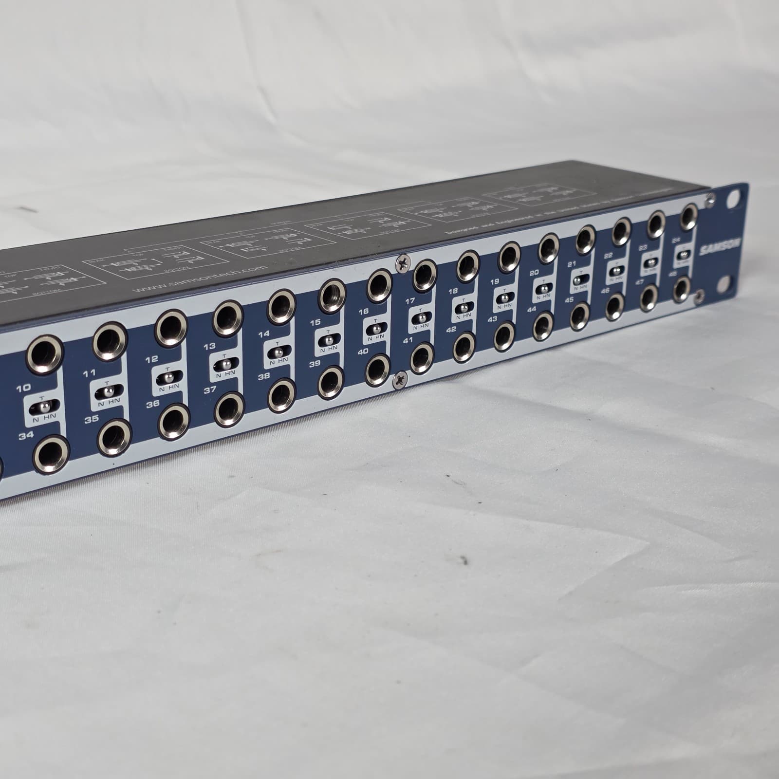 Samson S-Patch Plus 48-Point Balanced Audio Patch Bay with 1/4 Inch Phone Jacks - Thumbnail 5