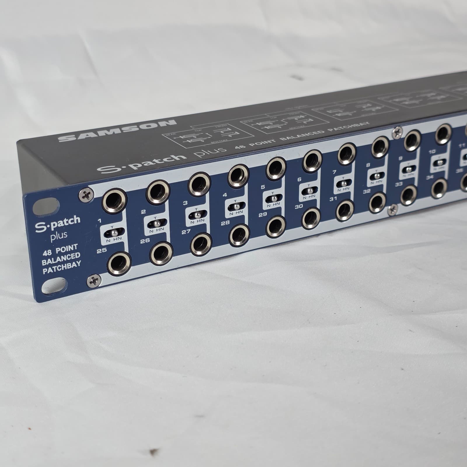 Samson S-Patch Plus 48-Point Balanced Audio Patch Bay with 1/4 Inch Phone Jacks - Thumbnail 6