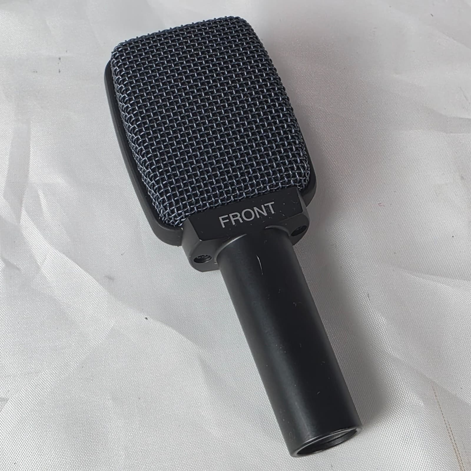 Sennheiser e906 Professional Dynamic Instrument Microphone for Guitar Amp Black - Thumbnail 4