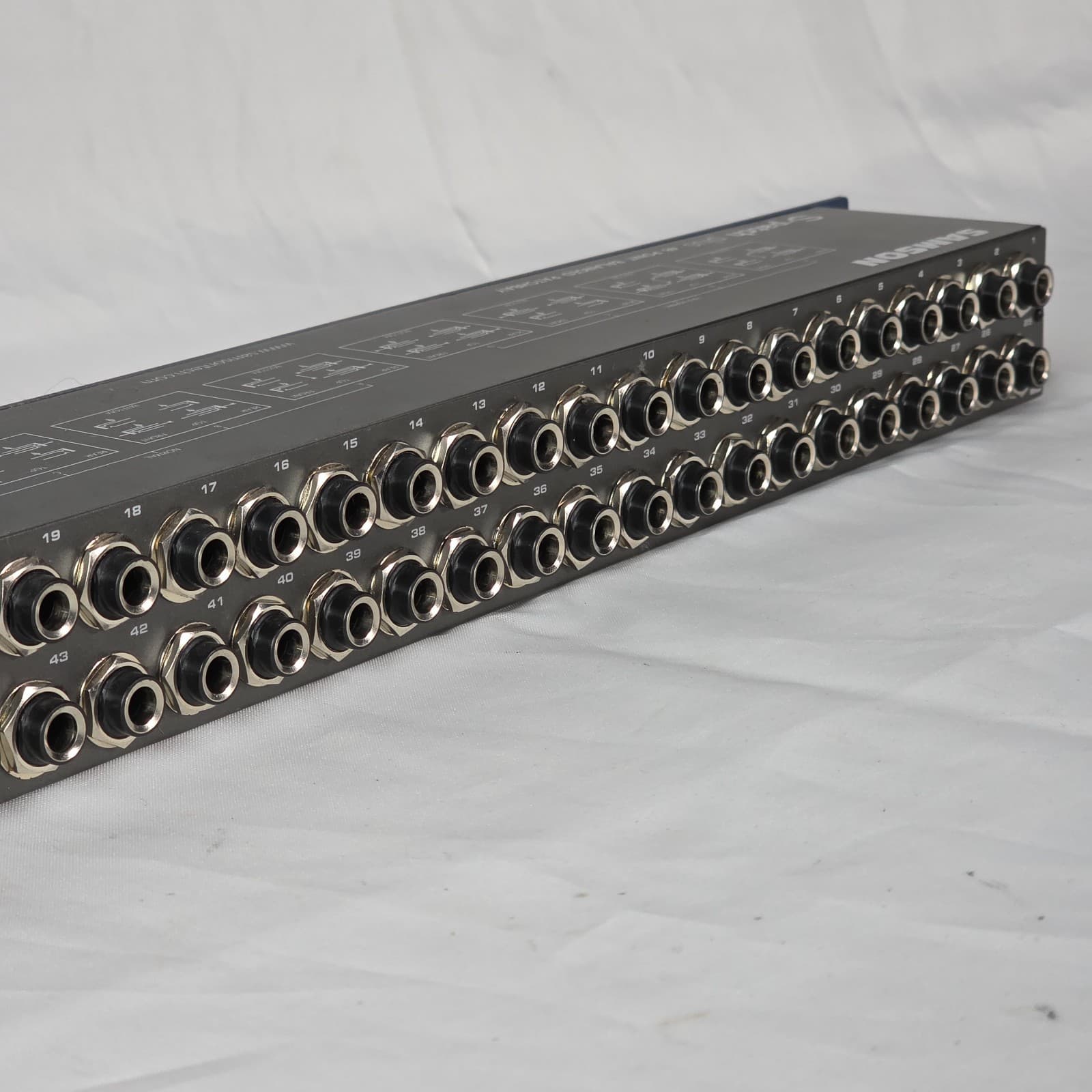 Samson S-Patch Plus 48-Point Balanced Audio Patch Bay with 1/4 Inch Phone Jacks - Thumbnail 9