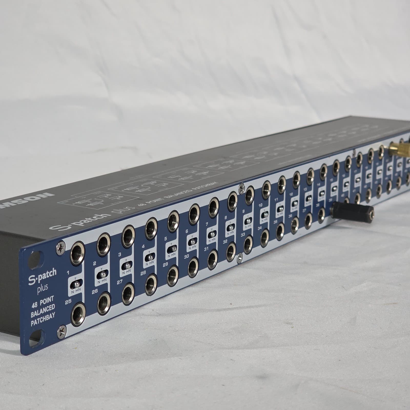 Samson S-Patch Plus 48-Point Balanced Audio Patchbay with 1/4 Inch Phone Jacks - Thumbnail 2