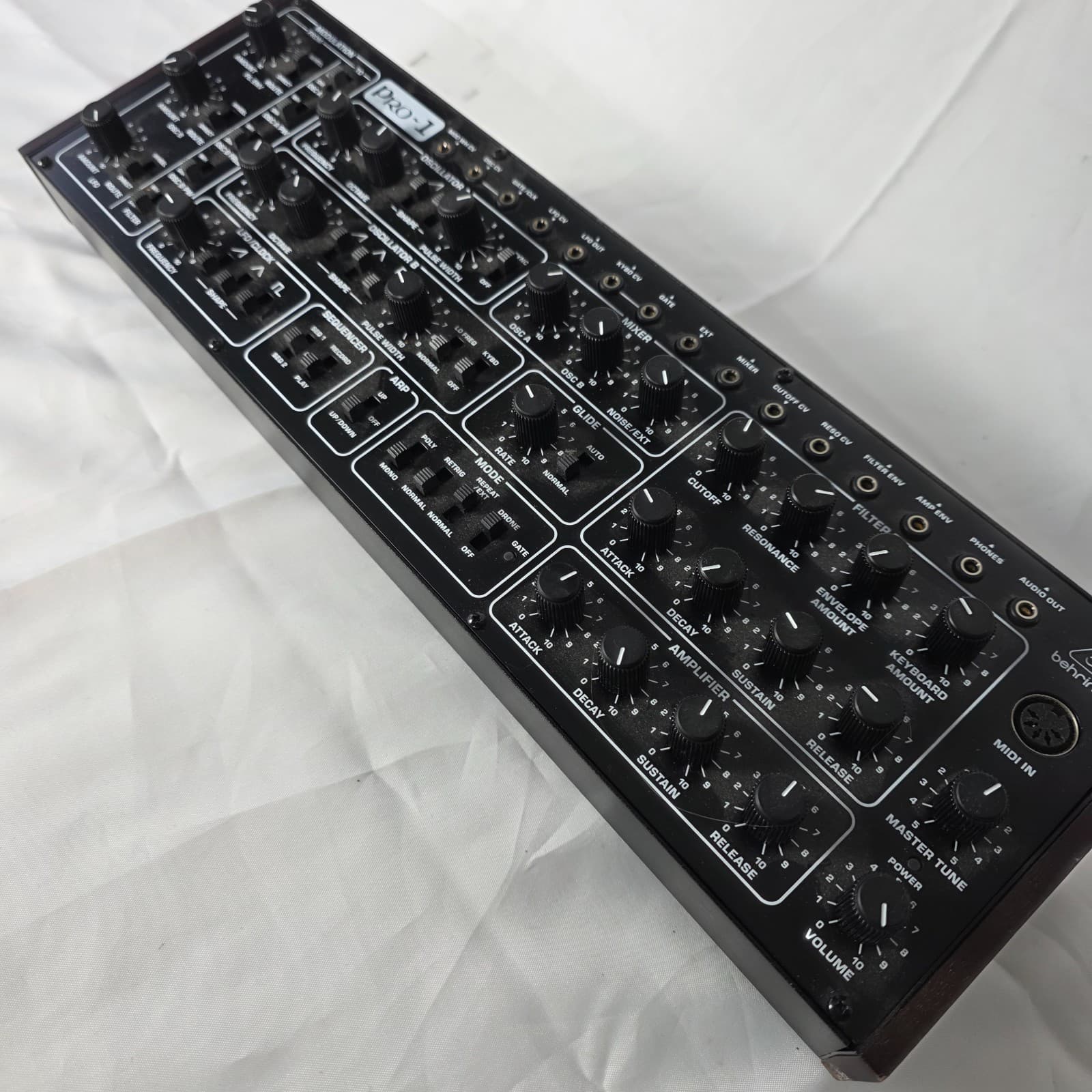 Behringer Pro-1 Analog Classic Pro-One Clone Monophonic Tabletop Synthesizer - Thumbnail 3