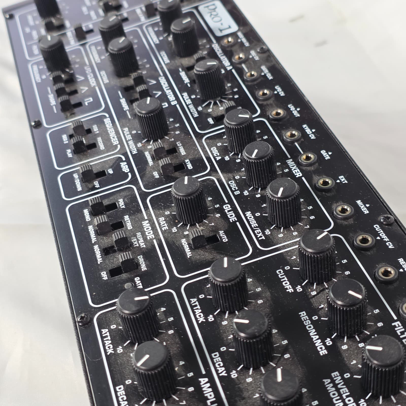 Behringer Pro-1 Analog Classic Pro-One Clone Monophonic Tabletop Synthesizer - Thumbnail 4