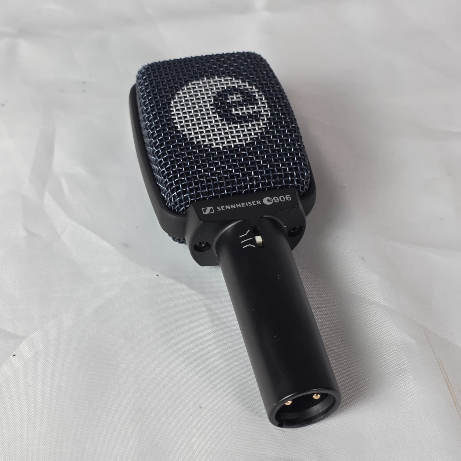 Sennheiser e906 Professional Dynamic Instrument Microphone for Guitar Amp Black - Thumbnail 3