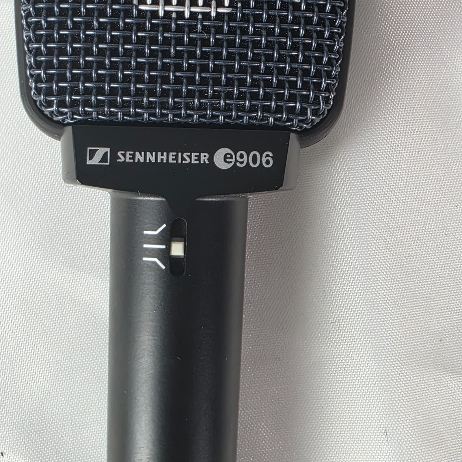 Sennheiser e906 Professional Dynamic Instrument Microphone for Guitar Amp Black - Thumbnail 7