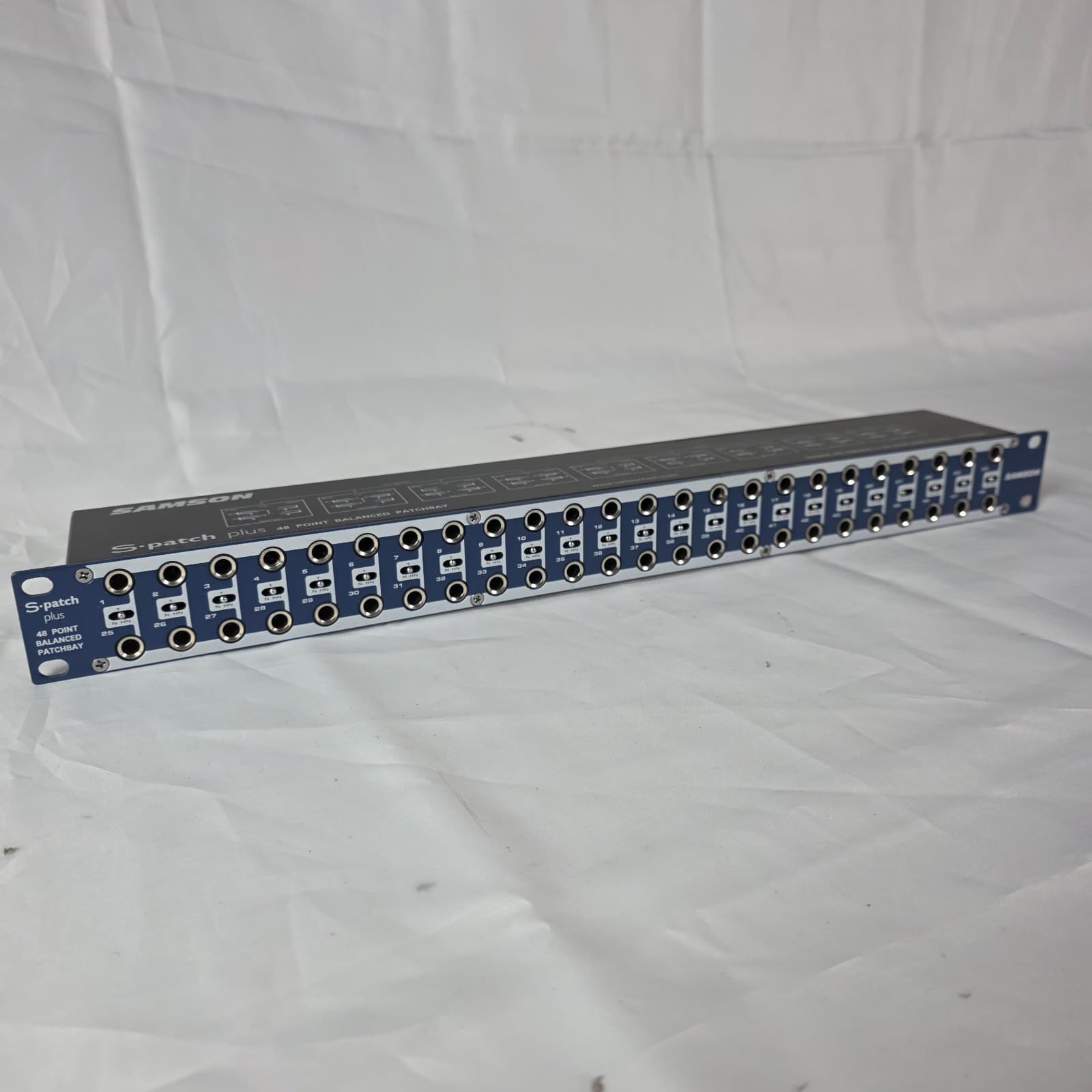 Samson S-Patch Plus 48-Point Balanced Audio Patch Bay with 1/4 Inch Phone Jacks - Thumbnail 3