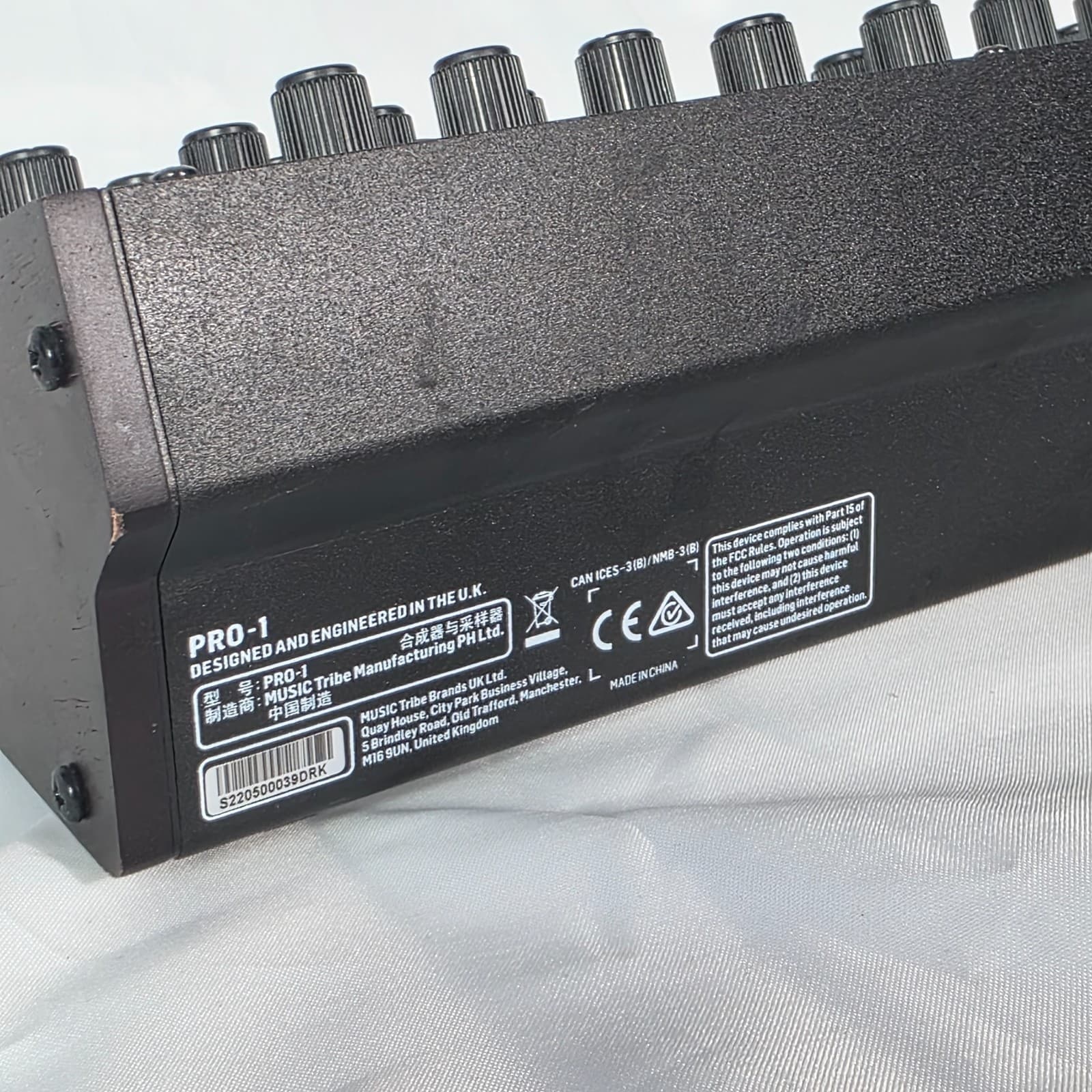 Behringer Pro-1 Analog Classic Pro-One Clone Monophonic Tabletop Synthesizer - Thumbnail 7