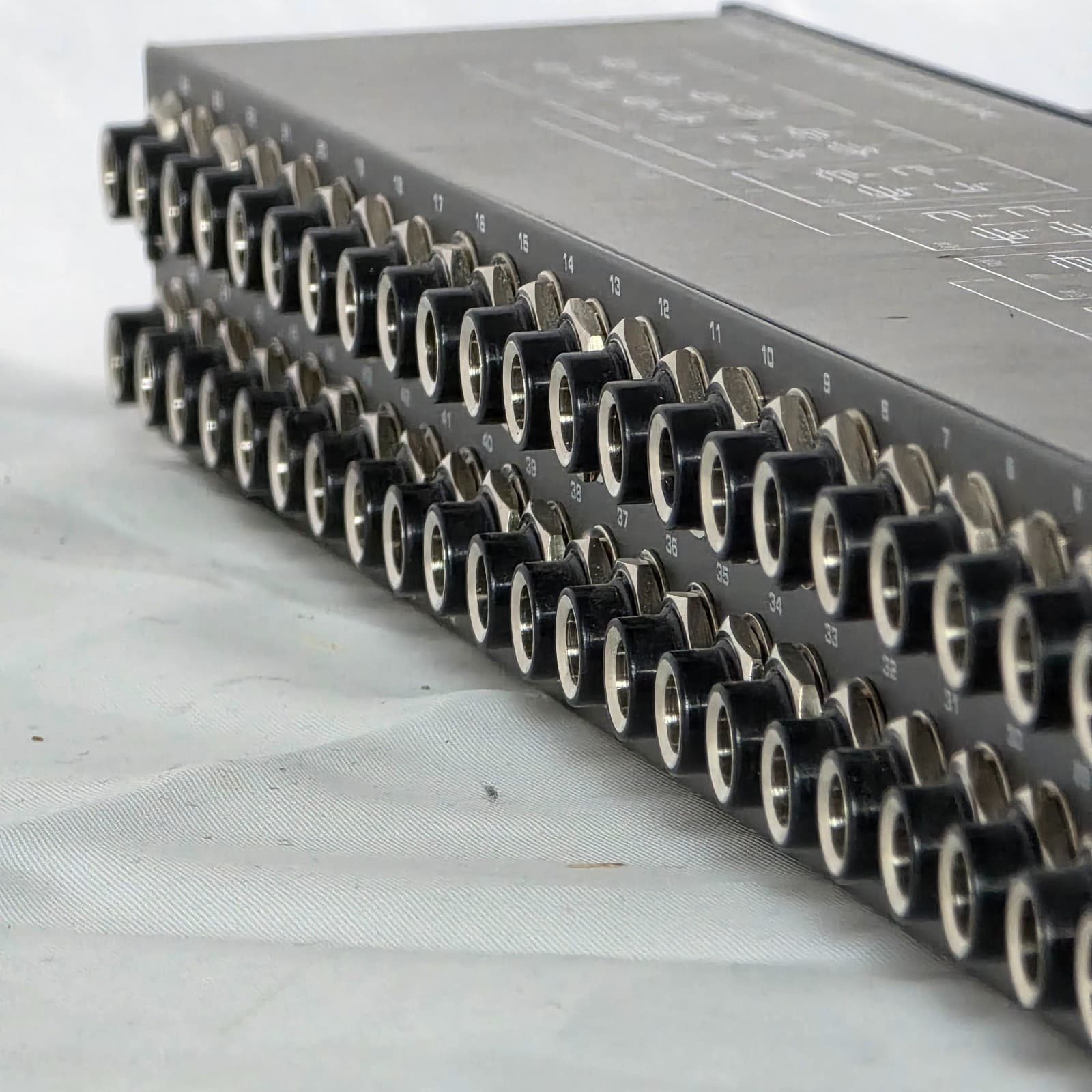 Samson S-Patch Plus 48-Point Balanced Audio Patchbay with 1/4 Inch Phone Jacks - Thumbnail 7