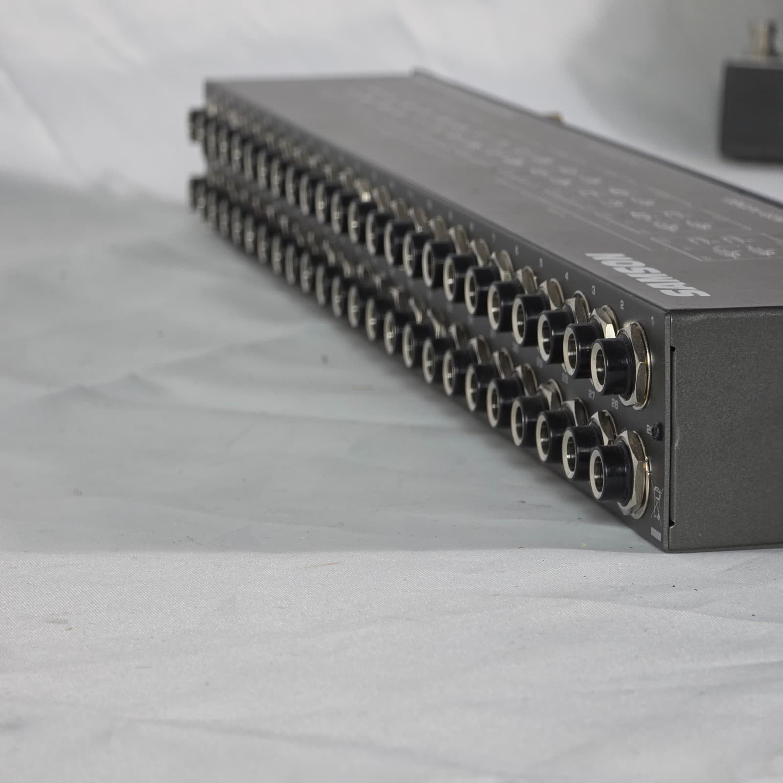 Samson S-Patch Plus 48-Point Balanced Audio Patchbay with 1/4 Inch Phone Jacks - Thumbnail 6
