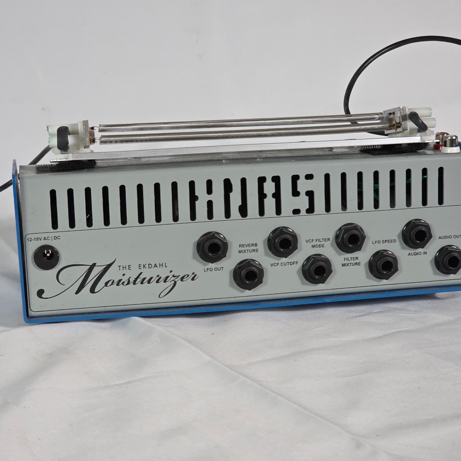 KNAS Ekdahl Moisturizer Analog Spring Reverb / Filter / LFO Effects Pedal Silver - Thumbnail 6