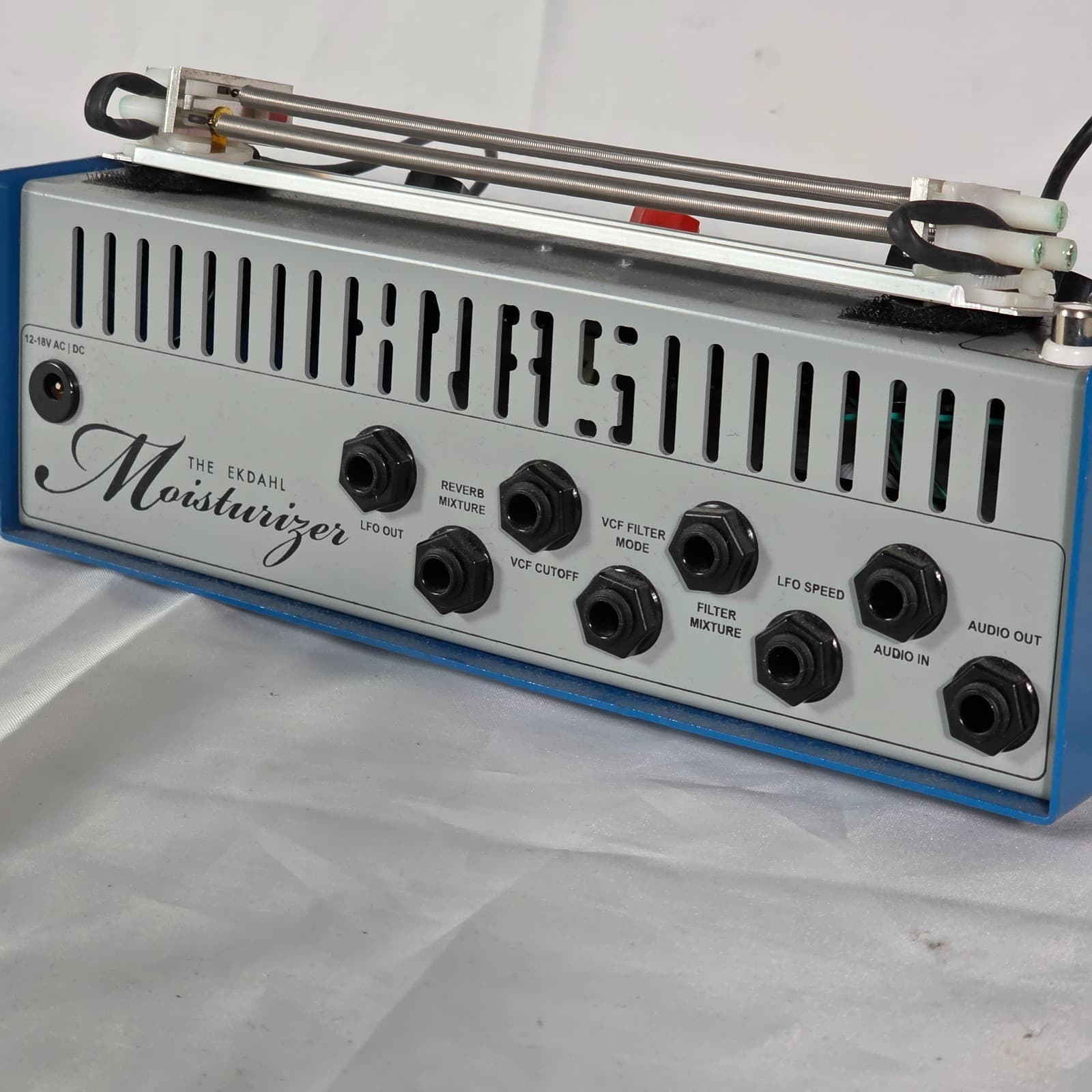 KNAS Ekdahl Moisturizer Analog Spring Reverb / Filter / LFO Effects Pedal Silver - Thumbnail 7