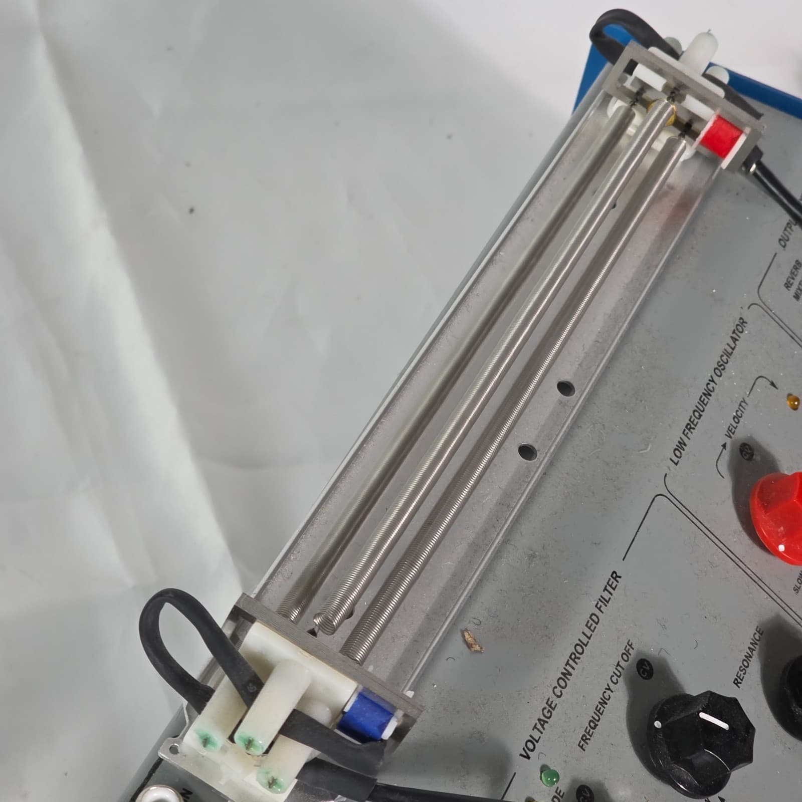 KNAS Ekdahl Moisturizer Analog Spring Reverb / Filter / LFO Effects Pedal Silver - Thumbnail 5