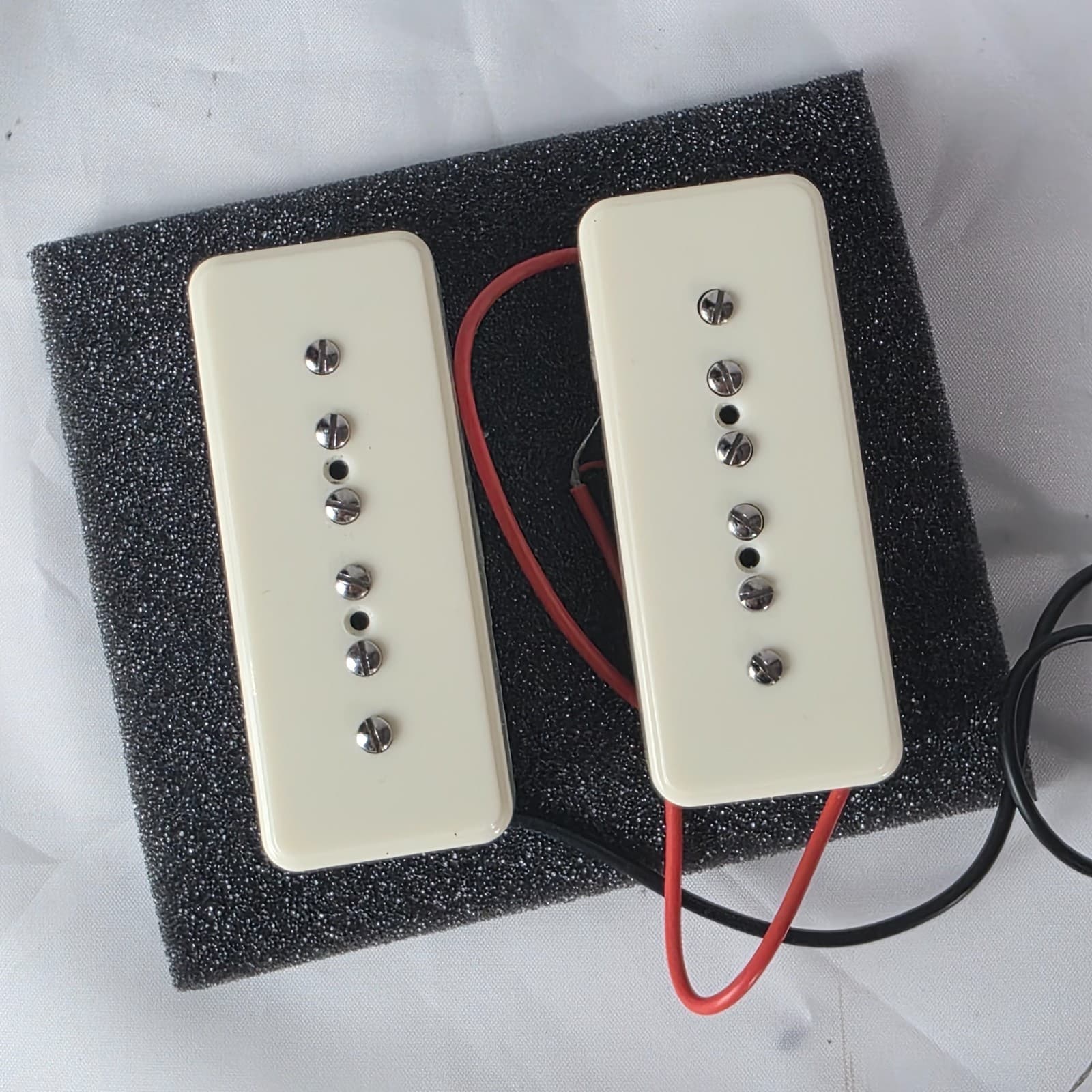 Lollar Standard P-90 Dogear Pickup Set Calibrated Neck & Bridge Cream - USA Made - Thumbnail 5