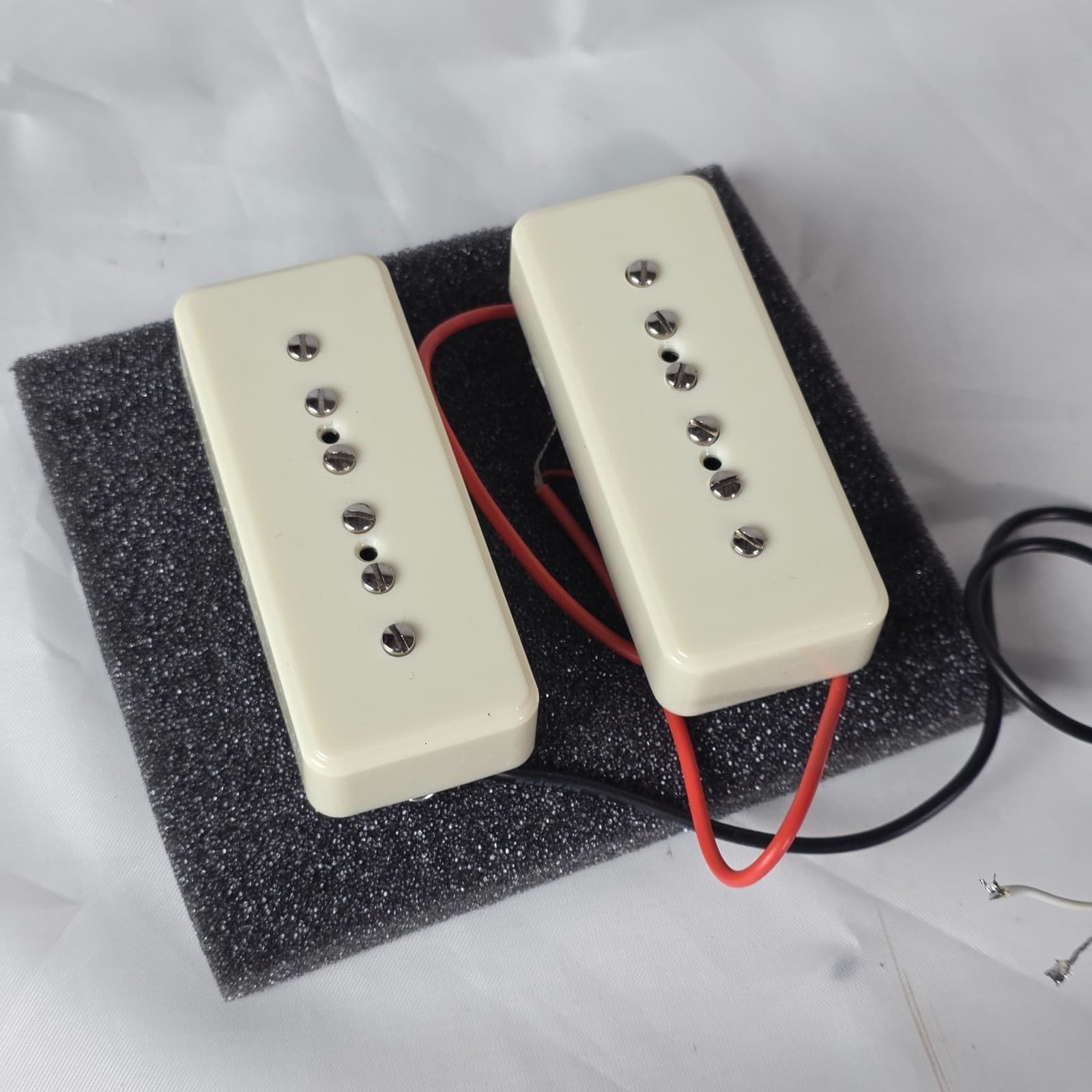 Lollar Standard P-90 Dogear Pickup Set Calibrated Neck & Bridge Cream - USA Made - Thumbnail 6