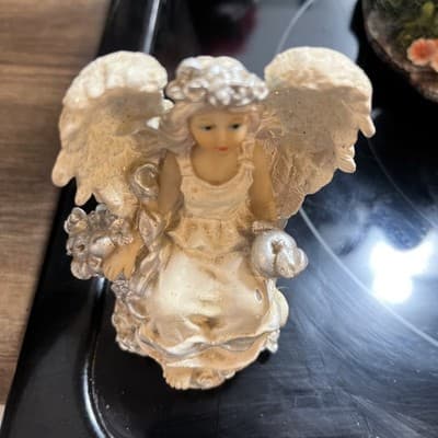 K’s Collection Vintage Ceramic Angel With Wings Holding Silver Apples - Thumbnail 2