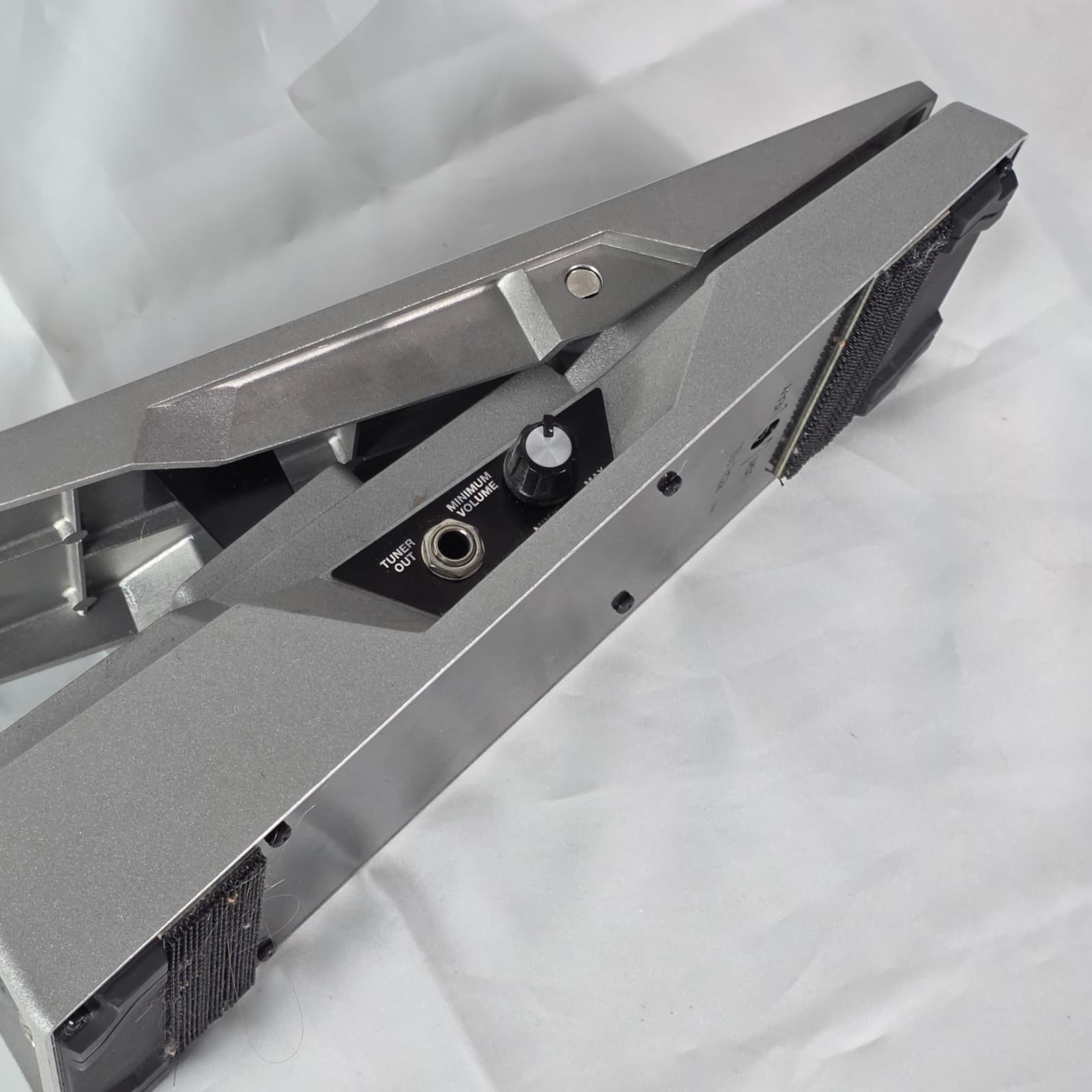 Boss FV-500L Low Impedance Foot Volume & Expression Guitar Effect Pedal - Silver - Thumbnail 9