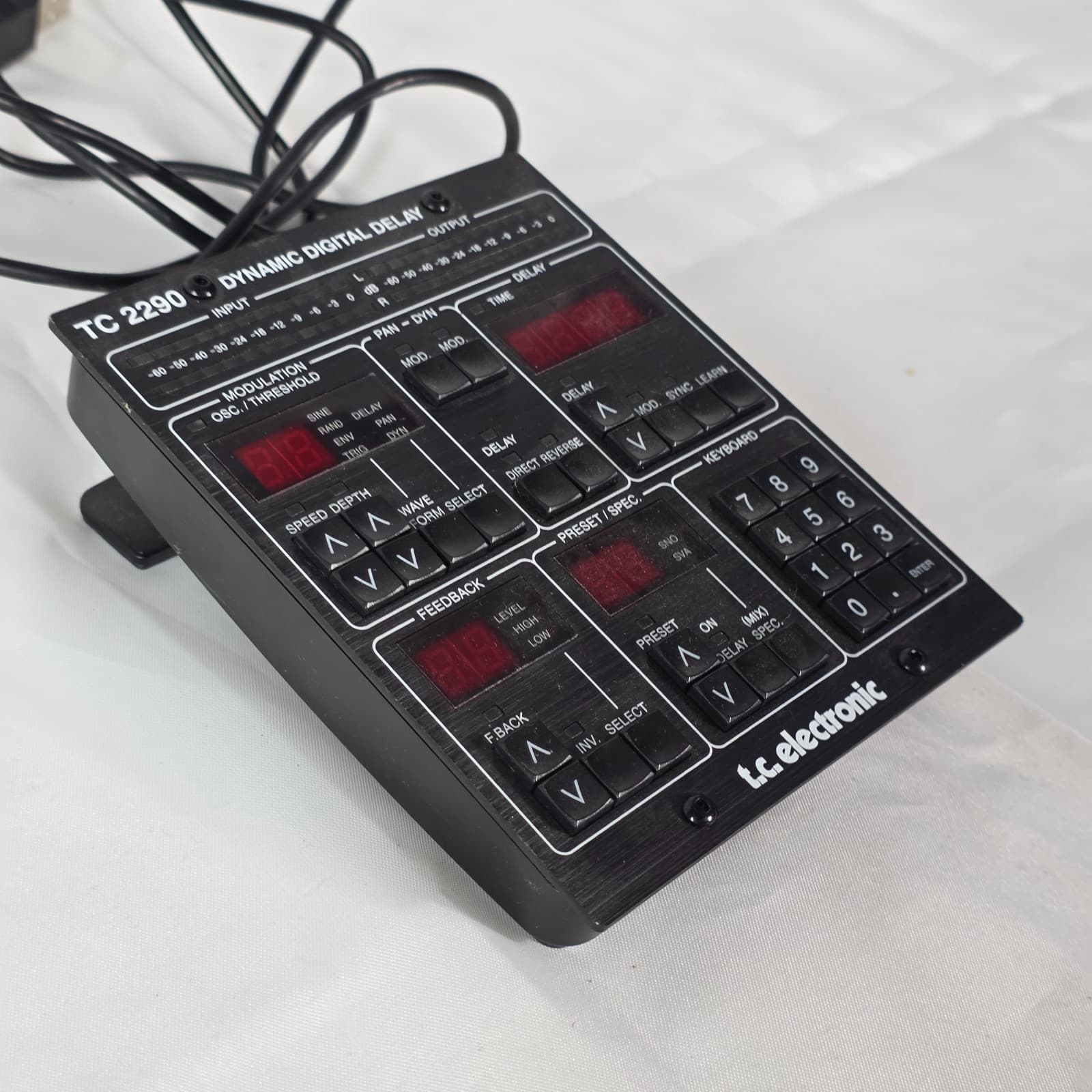 TC Electronic TC2290-DT Dynamic Digital Delay Desktop Controller with USB Black - Thumbnail 2