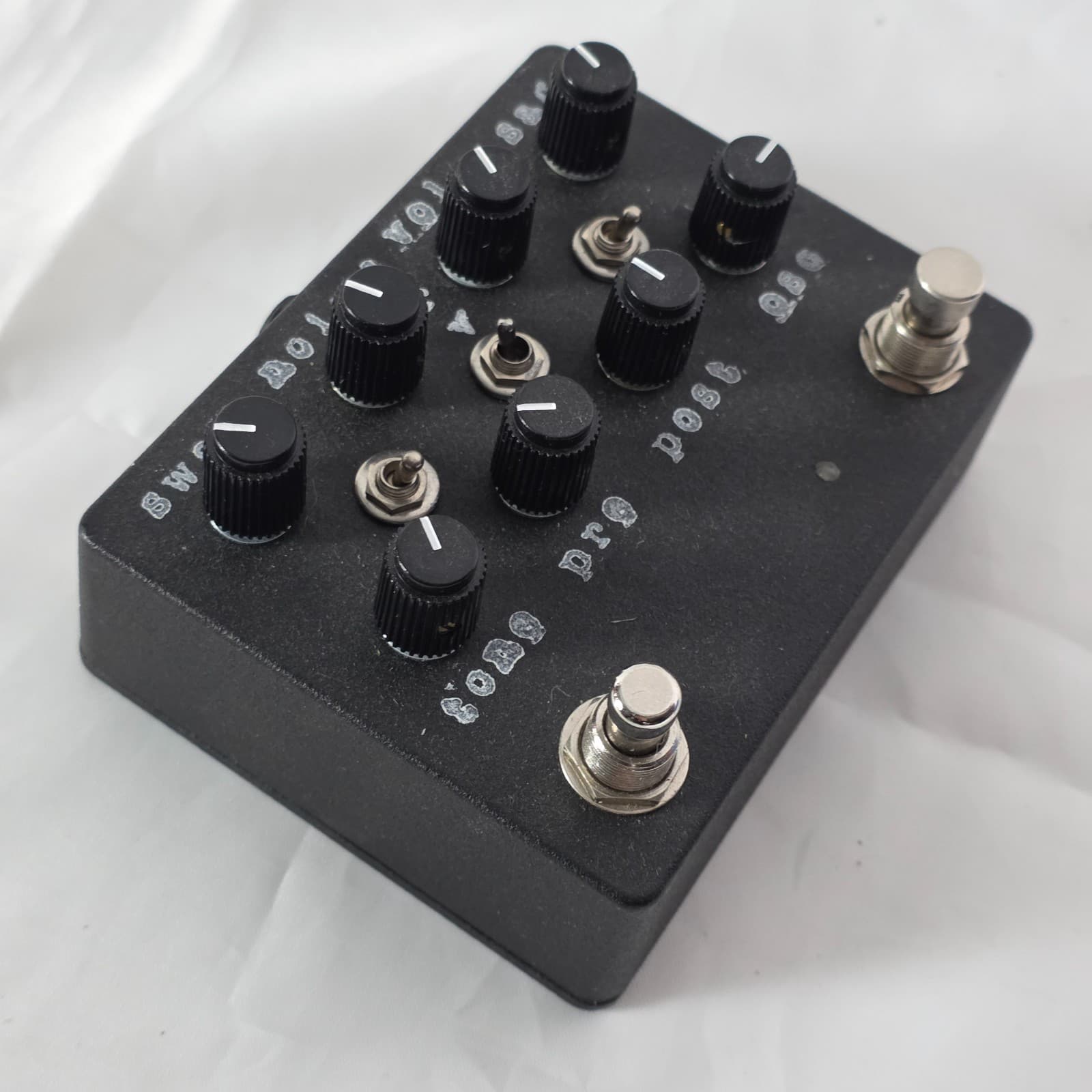 Custom Boutique Analog Dual Filter Preamp Pedal - Hand Stamped Black Enclosure - Thumbnail 4