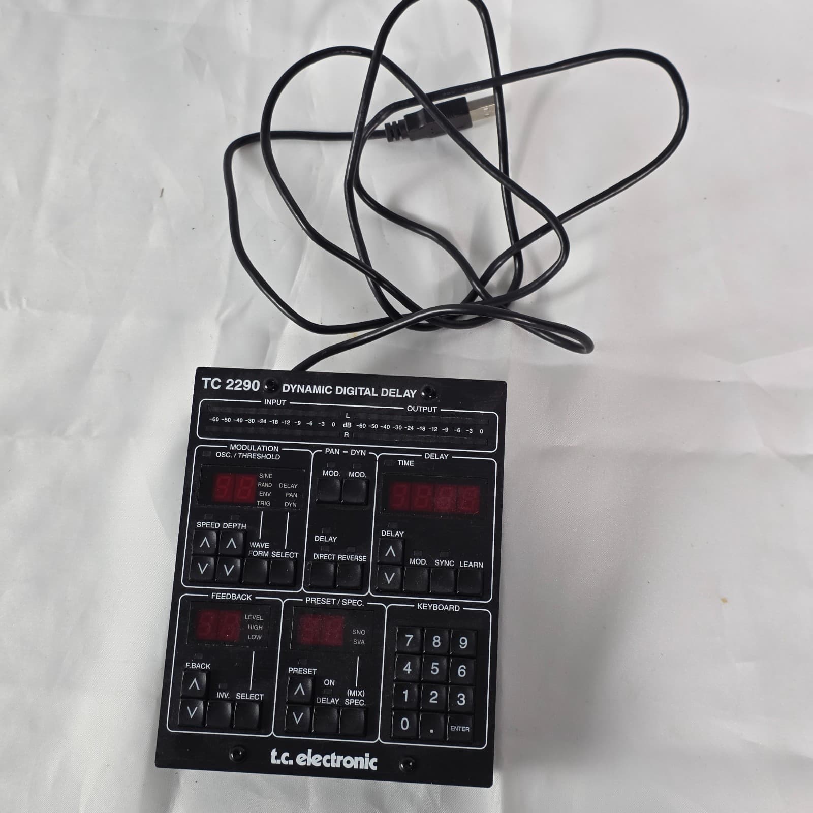 TC Electronic TC2290-DT Dynamic Digital Delay Desktop Controller with USB Black - Thumbnail 4