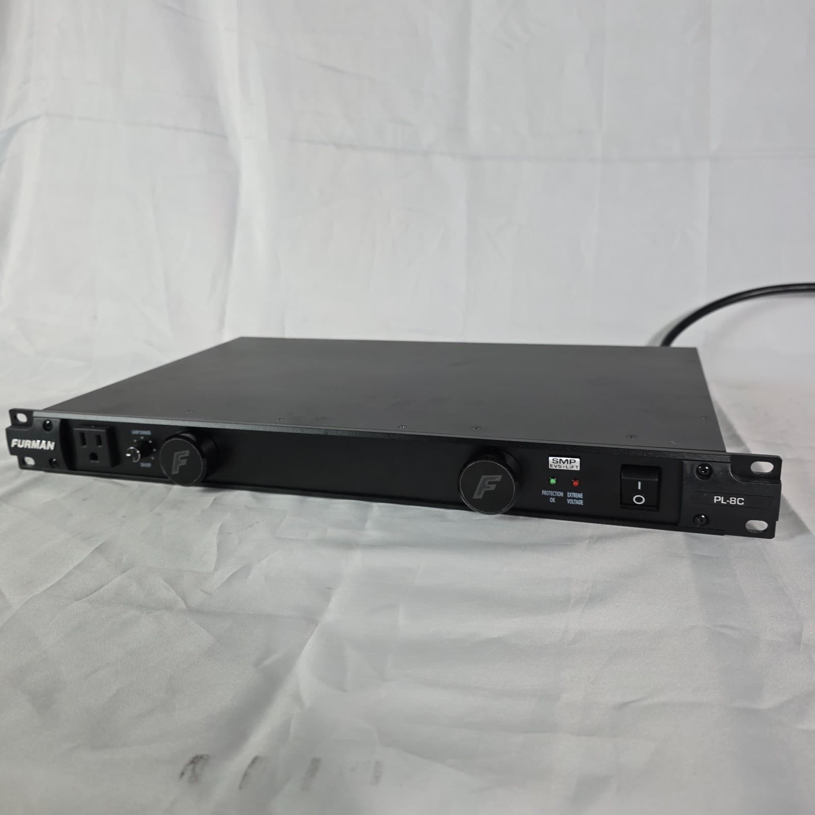 Furman PL-8C Classic Series Power Conditioner with SMP 15A 120V Pull-Out Lights - Thumbnail 3