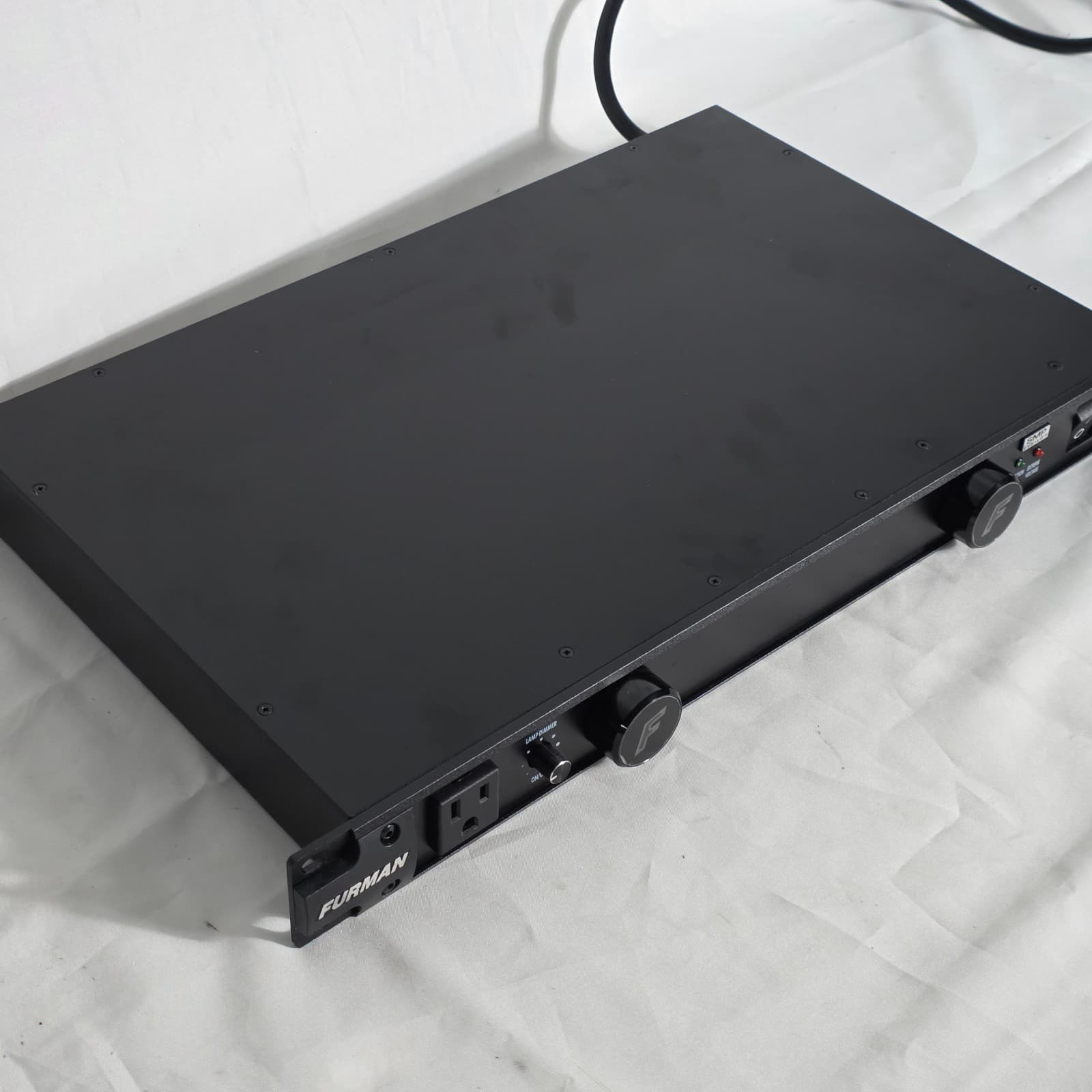 Furman PL-8C Classic Series Power Conditioner with SMP 15A 120V Pull-Out Lights - Thumbnail 6