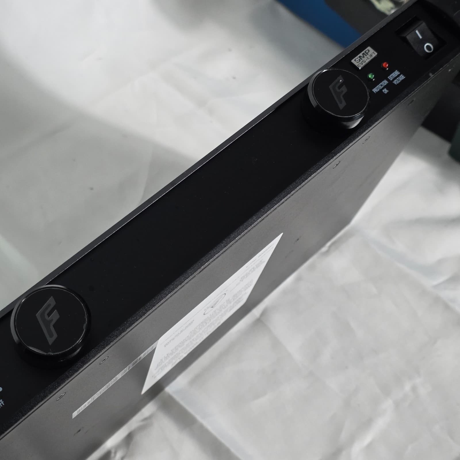 Furman PL-8C Classic Series Power Conditioner with SMP 15A 120V Pull-Out Lights - Thumbnail 12