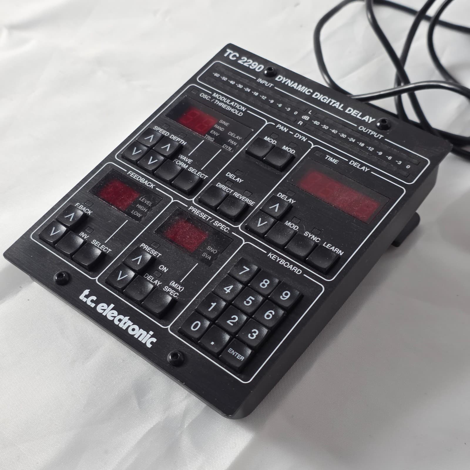 TC Electronic TC2290-DT Dynamic Digital Delay Desktop Controller with USB Black - Thumbnail 3