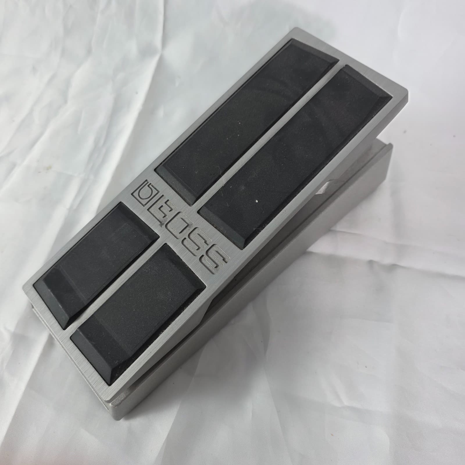 Boss FV-500L Low Impedance Foot Volume & Expression Guitar Effect Pedal - Silver - Thumbnail 3