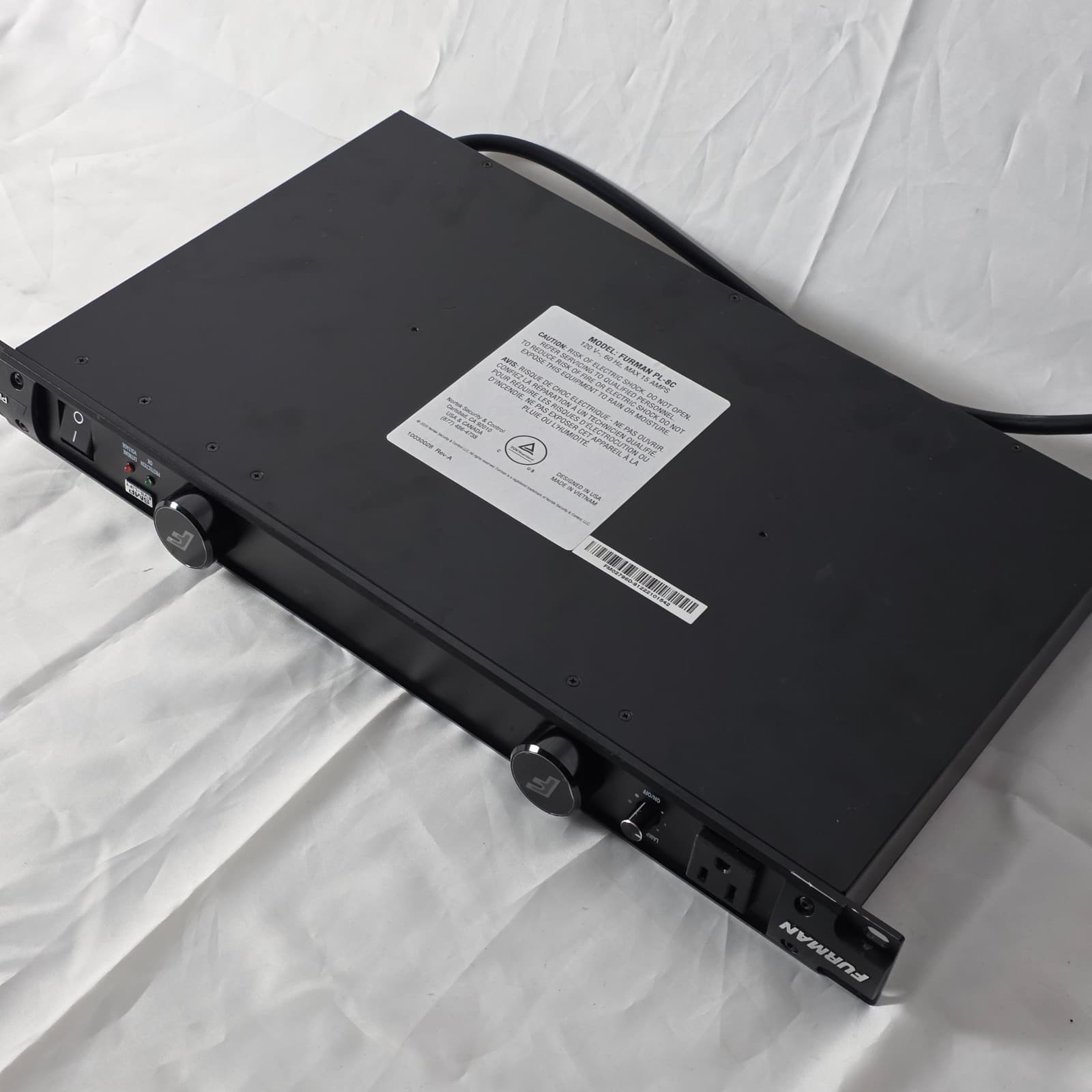 Furman PL-8C Classic Series Power Conditioner with SMP 15A 120V Pull-Out Lights - Thumbnail 9