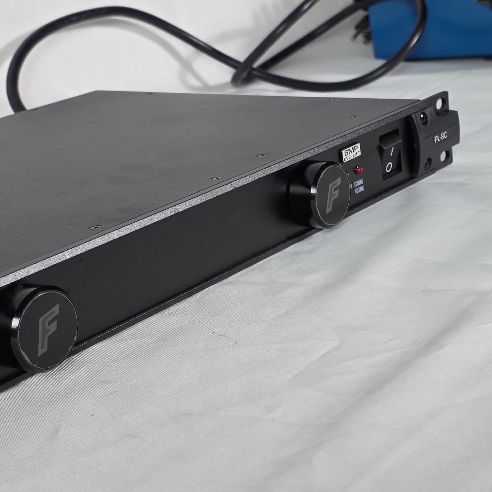 Furman PL-8C Classic Series Power Conditioner with SMP 15A 120V Pull-Out Lights - Thumbnail 5