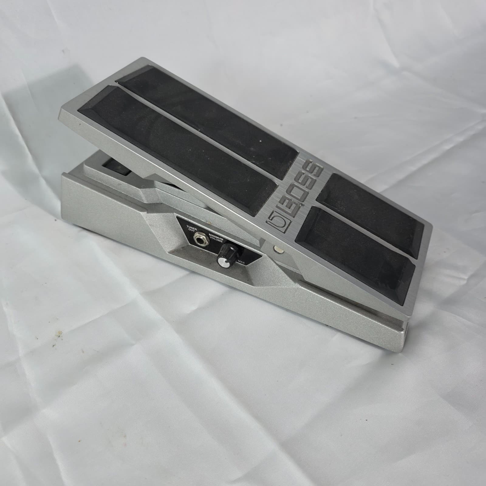 Boss FV-500L Low Impedance Foot Volume & Expression Guitar Effect Pedal - Silver - Thumbnail 2