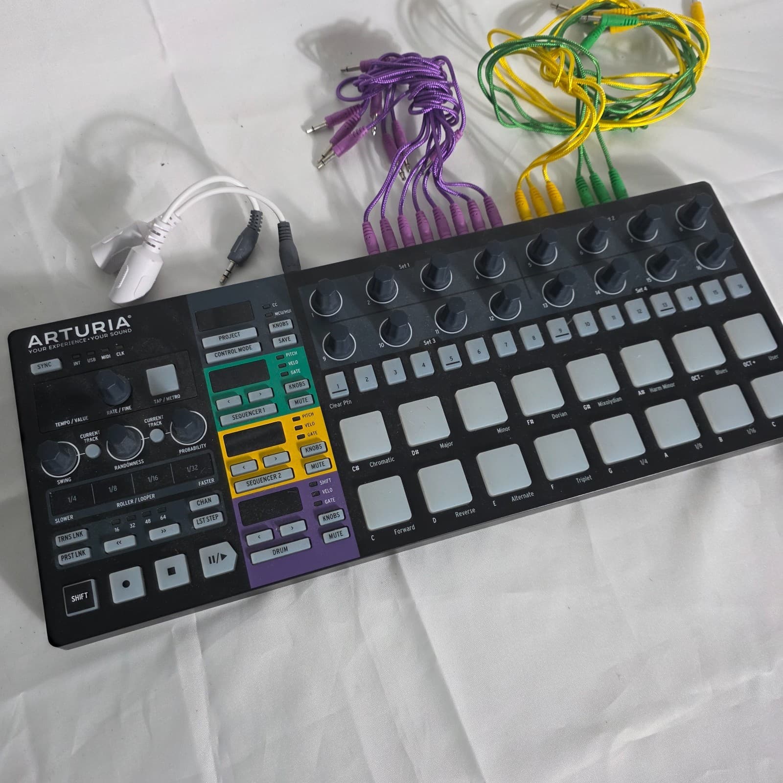 Arturia BeatStep Pro Ultimate Pad Audio Controller & Sequencer MIDI Controller - Thumbnail 2