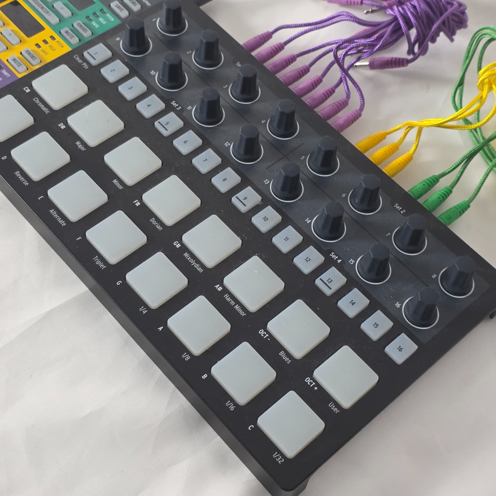 Arturia BeatStep Pro Ultimate Pad Audio Controller & Sequencer MIDI Controller - Thumbnail 4