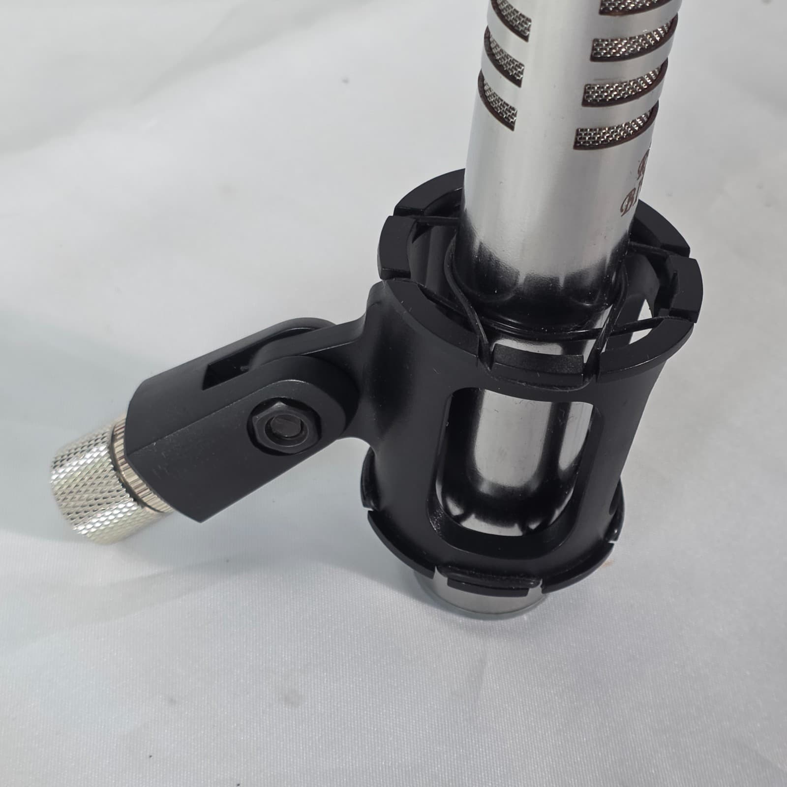 Bash Audio RM BIV-1 Silver Pure Aluminum Figure-8 Passive Ribbon Microphone - Thumbnail 6