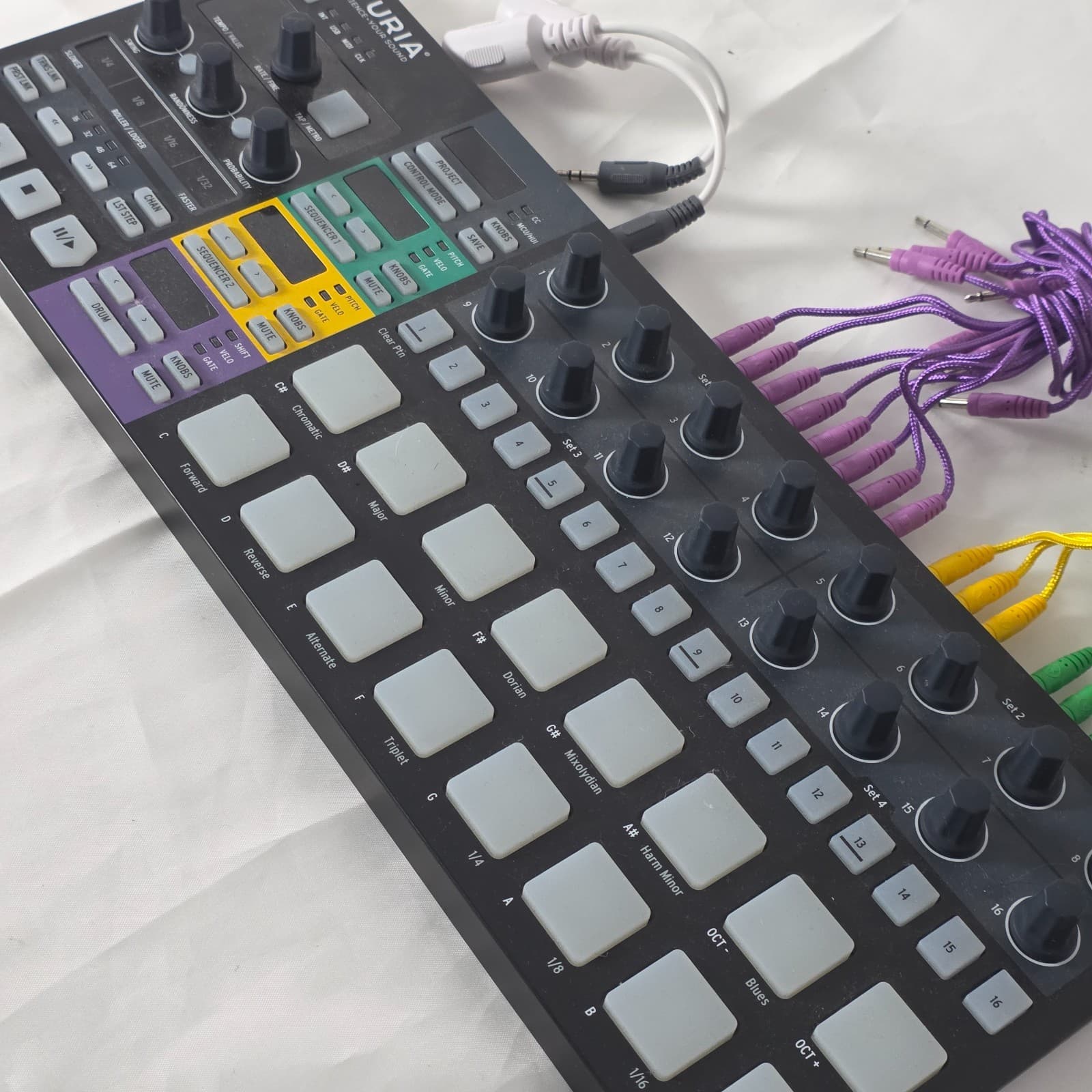 Arturia BeatStep Pro Ultimate Pad Audio Controller & Sequencer MIDI Controller - Thumbnail 3