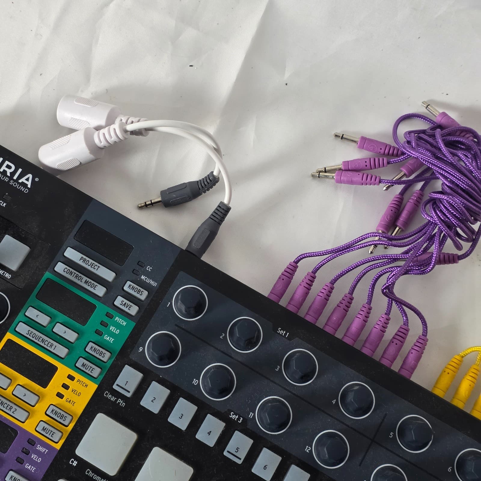 Arturia BeatStep Pro Ultimate Pad Audio Controller & Sequencer MIDI Controller - Thumbnail 8