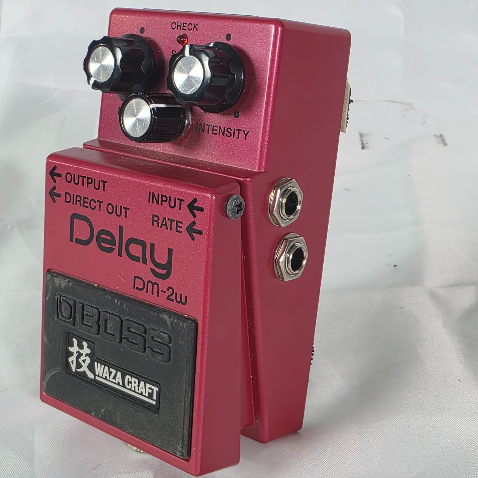 Boss DM-2W Waza Craft Delay Corded Electric Analog Delay Guitar Effects Pedal - Thumbnail 2