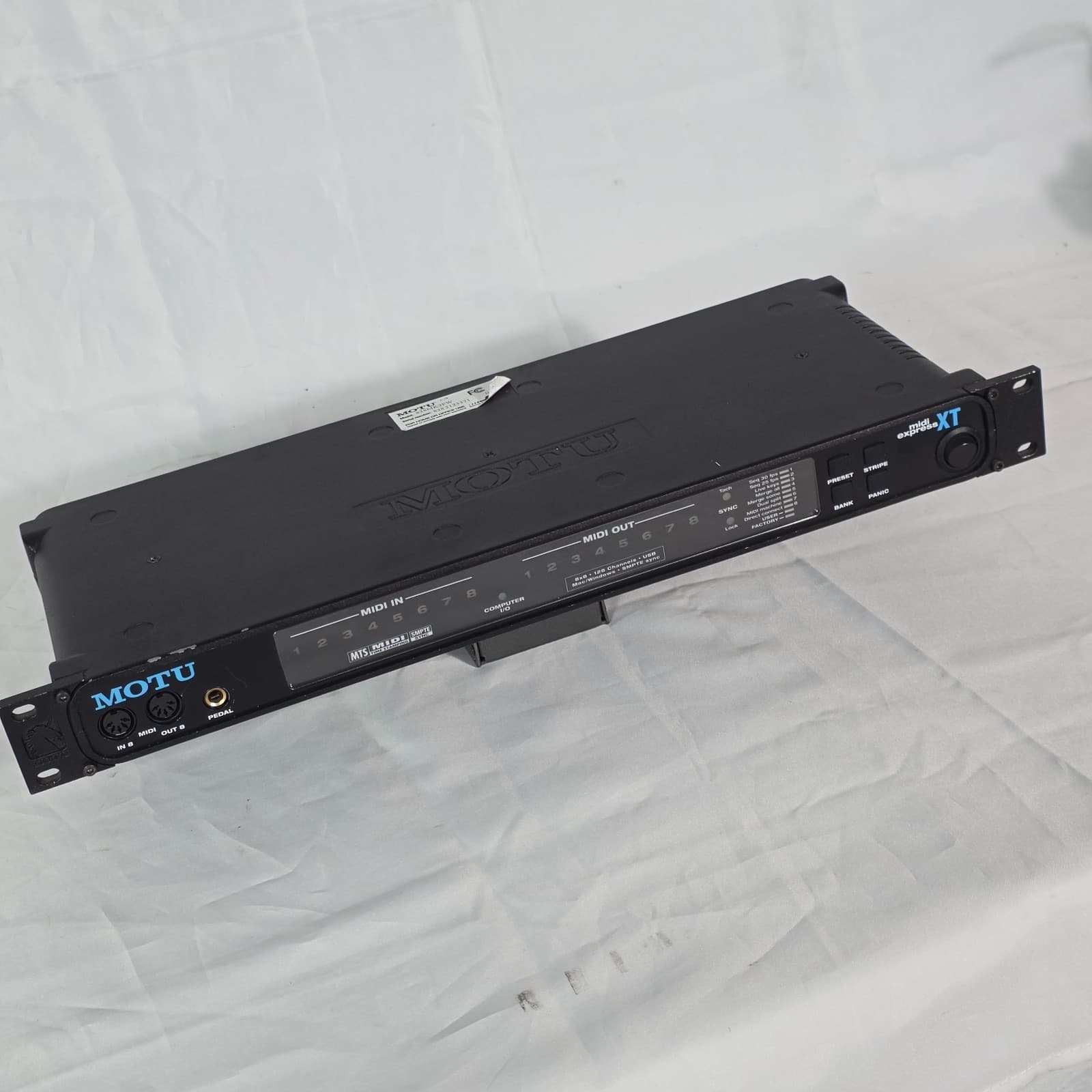 MOTU MIDI Express XT USB 8x8 Black MIDI Interface & Synchronizer - 128 Channels - Thumbnail 5