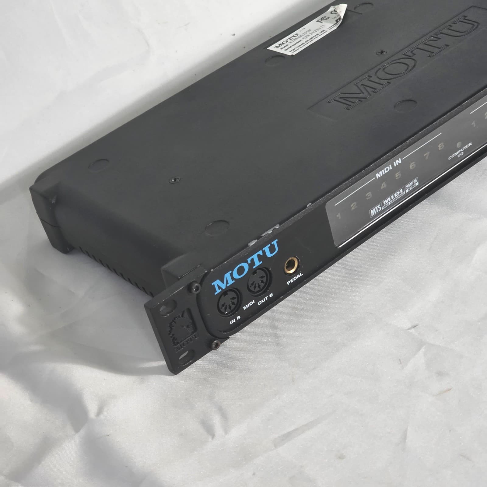 MOTU MIDI Express XT USB 8x8 Black MIDI Interface & Synchronizer - 128 Channels - Thumbnail 4