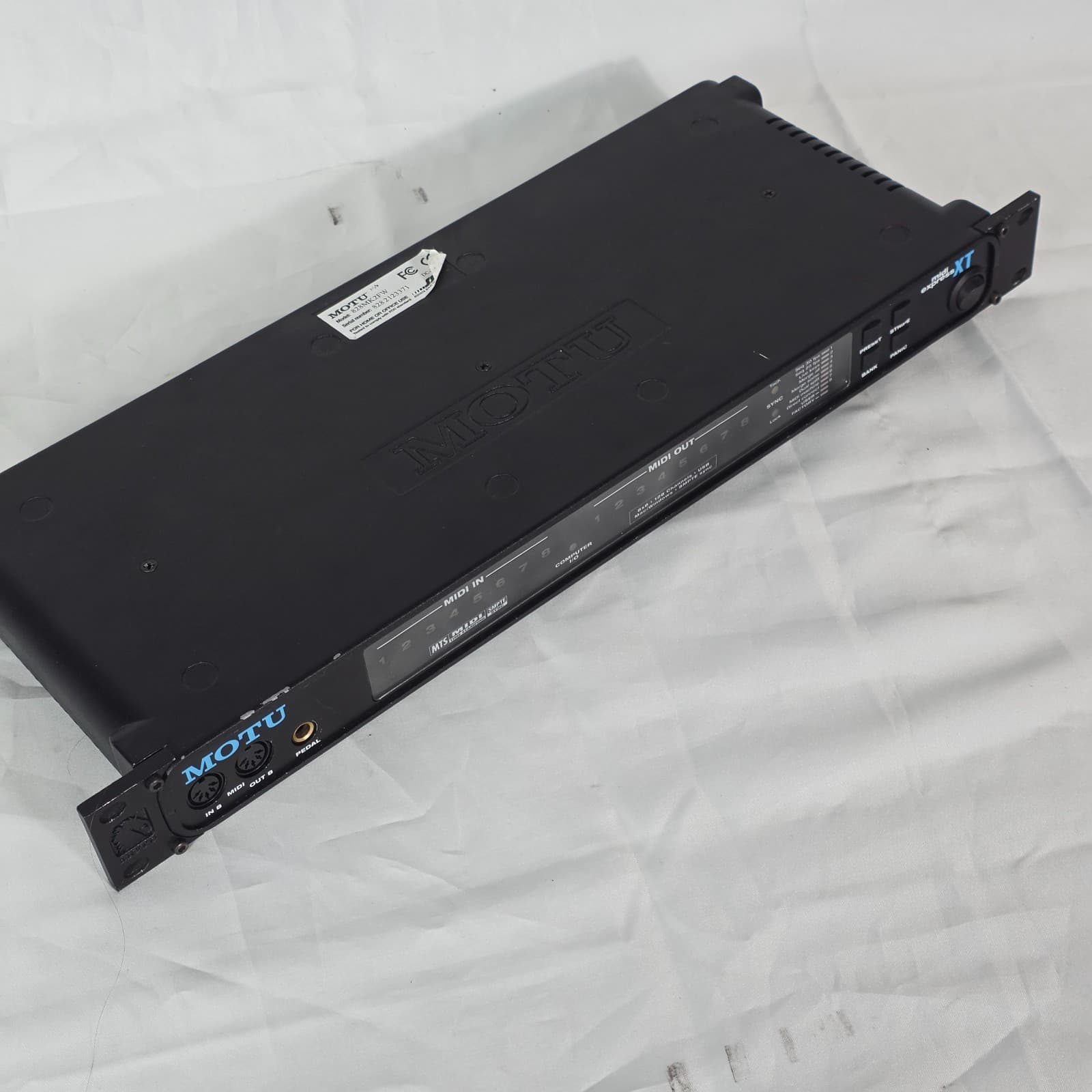 MOTU MIDI Express XT USB 8x8 Black MIDI Interface & Synchronizer - 128 Channels - Thumbnail 6