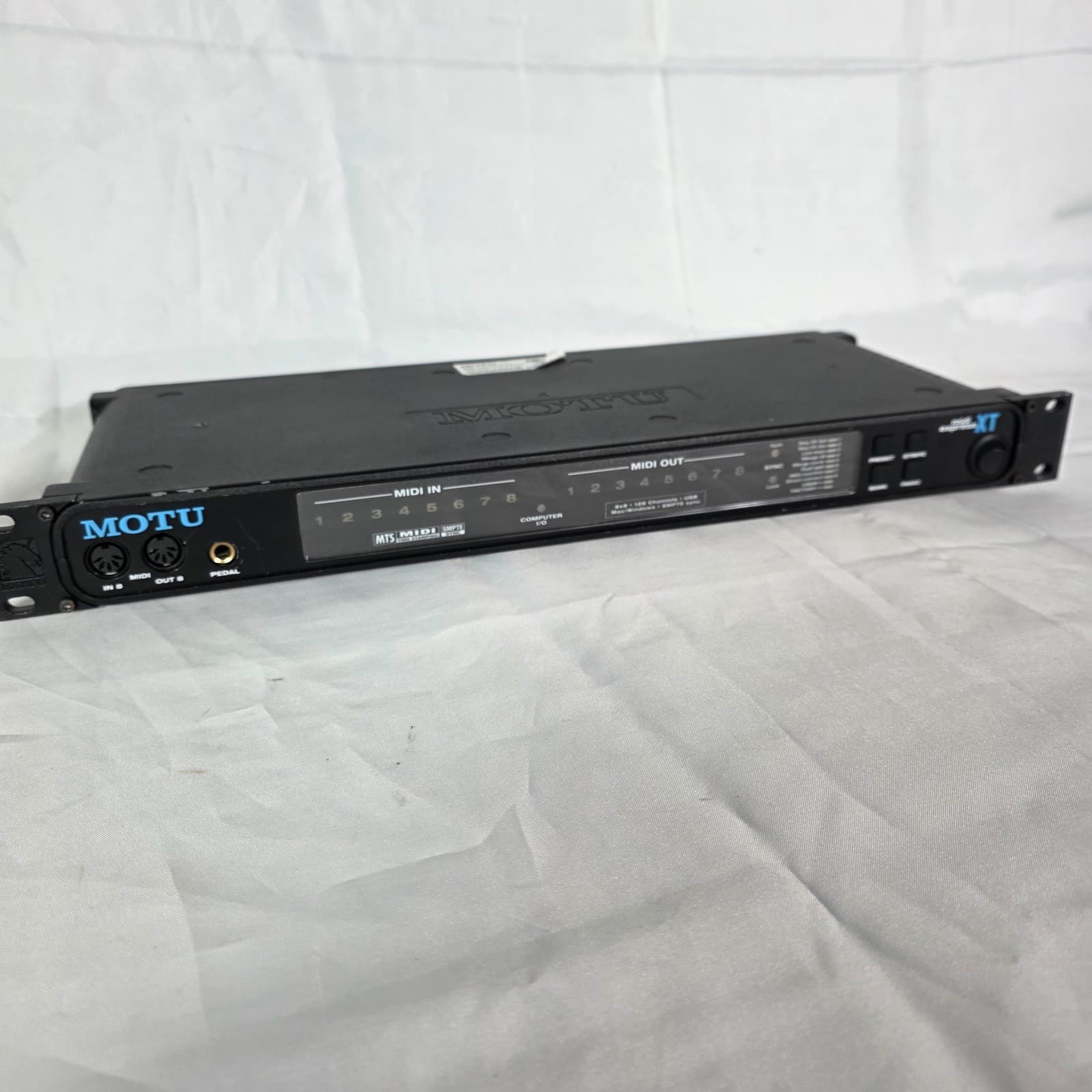 MOTU MIDI Express XT USB 8x8 Black MIDI Interface & Synchronizer - 128 Channels - Thumbnail 2