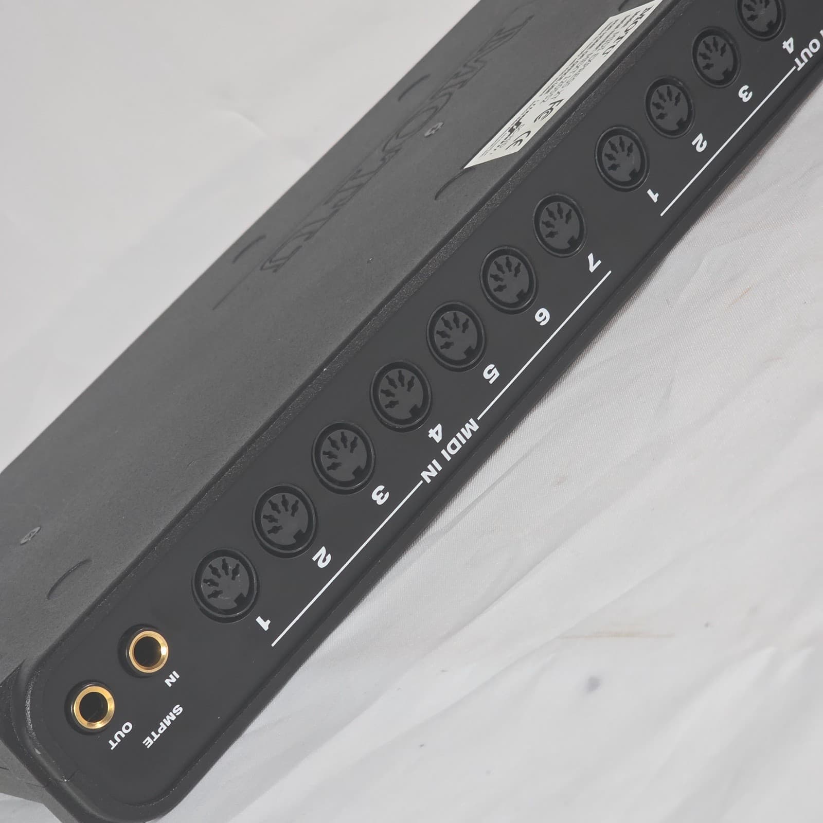 MOTU MIDI Express XT USB 8x8 Black MIDI Interface & Synchronizer - 128 Channels - Thumbnail 18