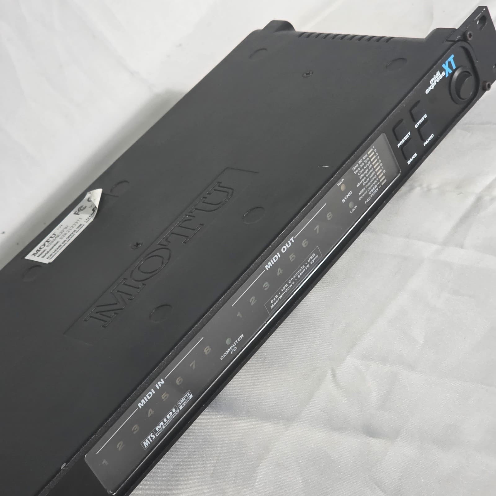 MOTU MIDI Express XT USB 8x8 Black MIDI Interface & Synchronizer - 128 Channels - Thumbnail 3